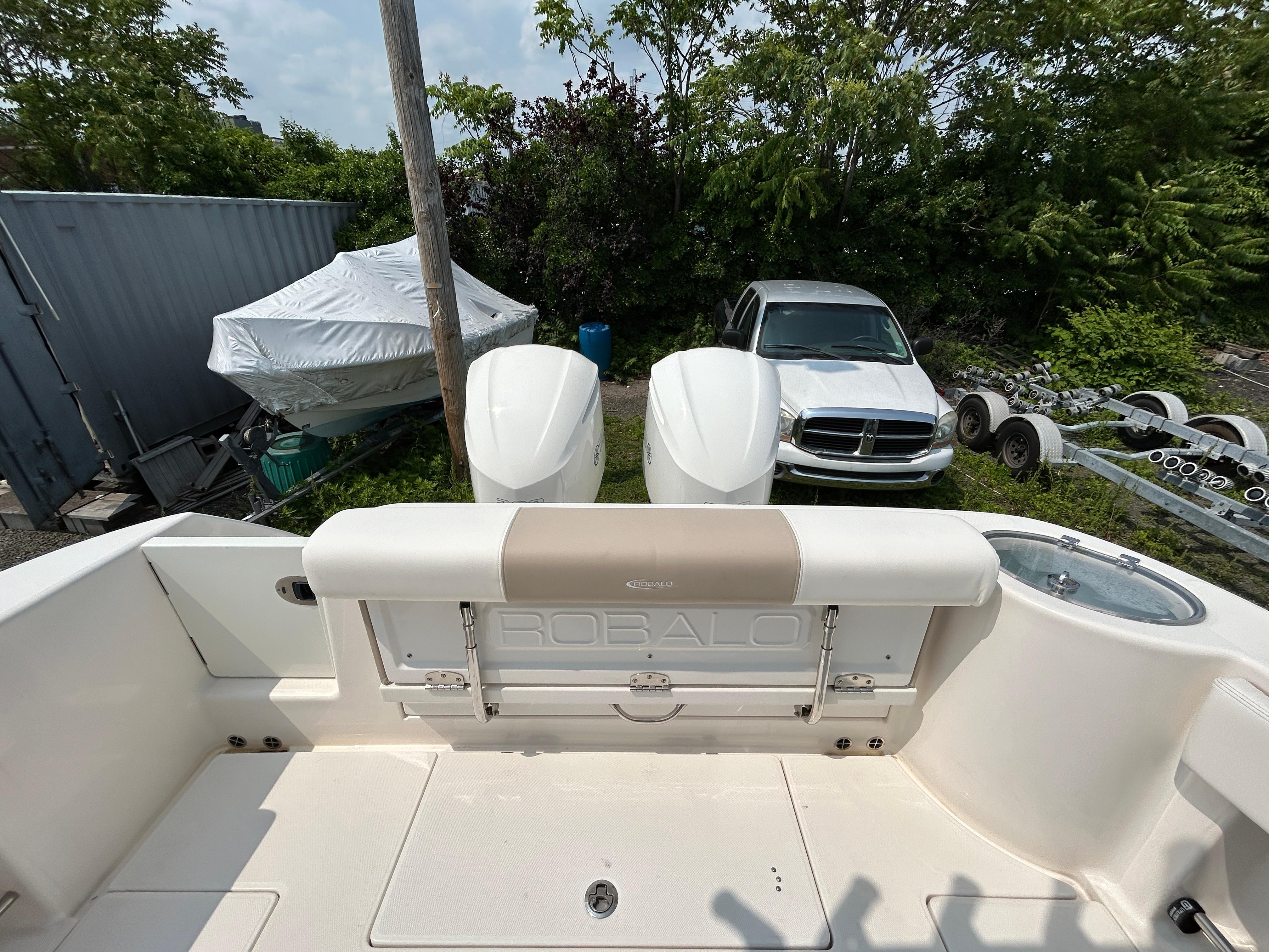 2018-robalo-r302-center-console-power-9819227-20250611131954201-1_XLARGE