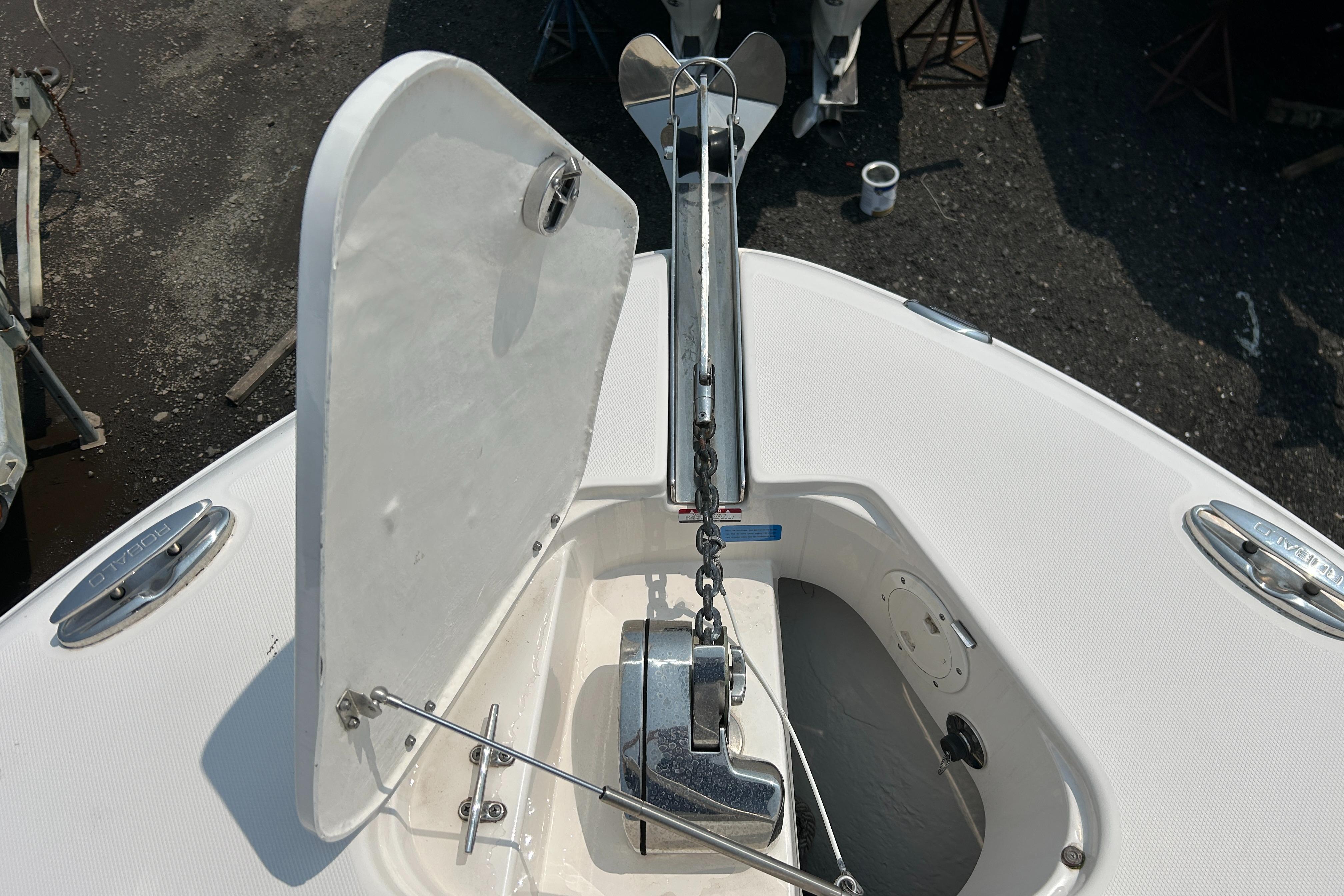 2018-robalo-r302-center-console-power-9819227-20250611132235915-1_XLARGE