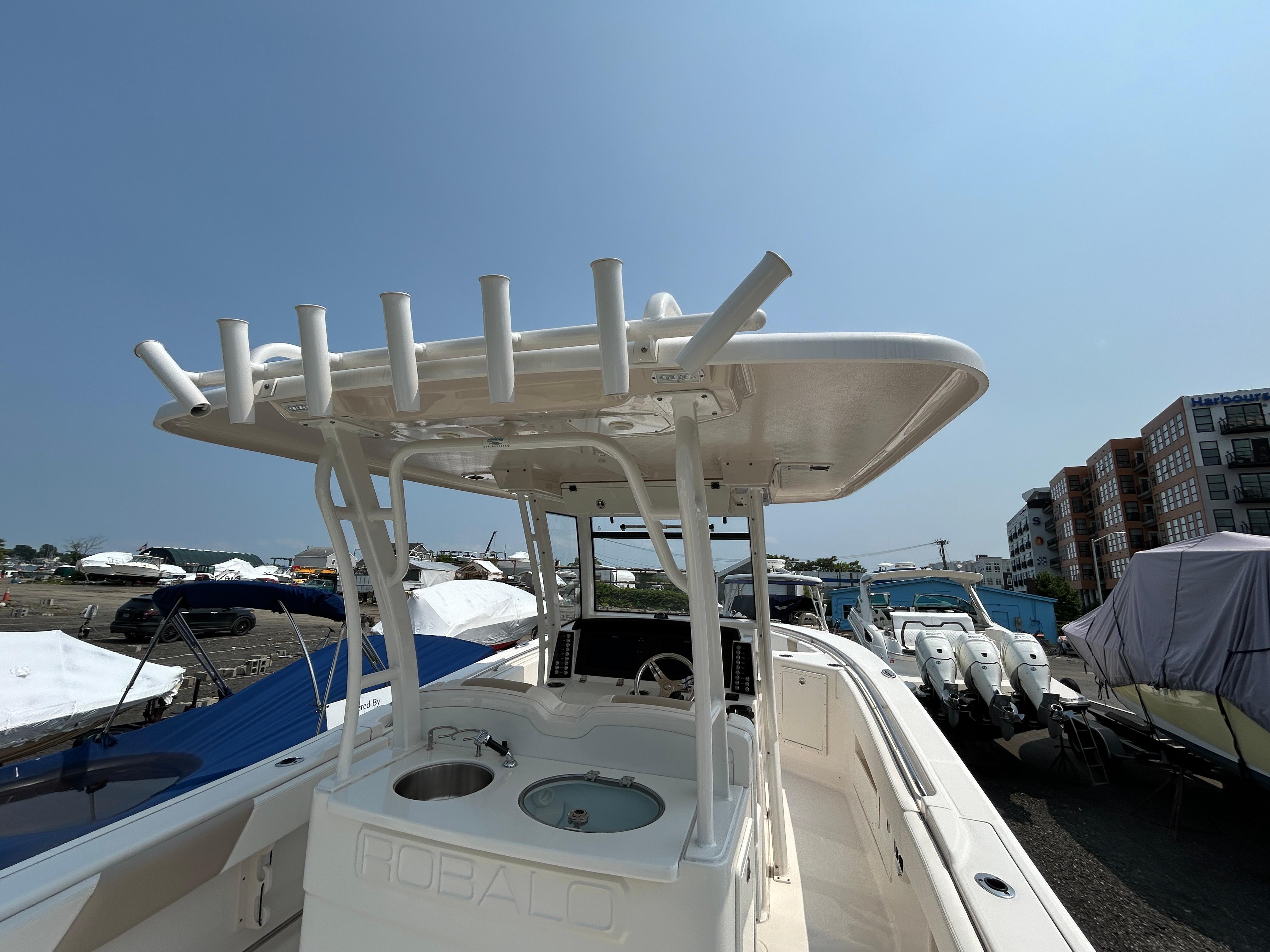 2018-robalo-r302-center-console-power-9819227-20250611132825927-1_XLARGE