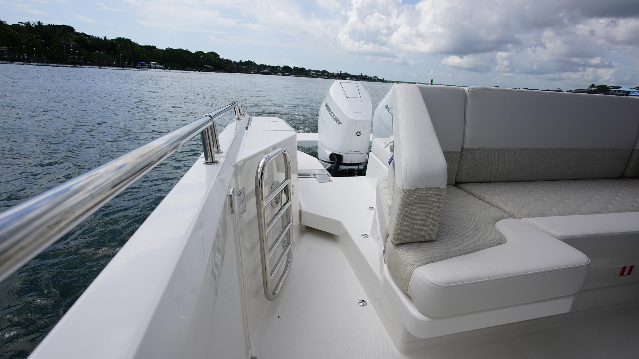 Nimbus-Weekender 11 #60 2025-In-Stock 2025 Nimbus W11 #60 FL-US-Nimbus Weekender 11 #60, 2025 model, featuring sleek seating and modern design on open water.-9829239 | Thumbnail