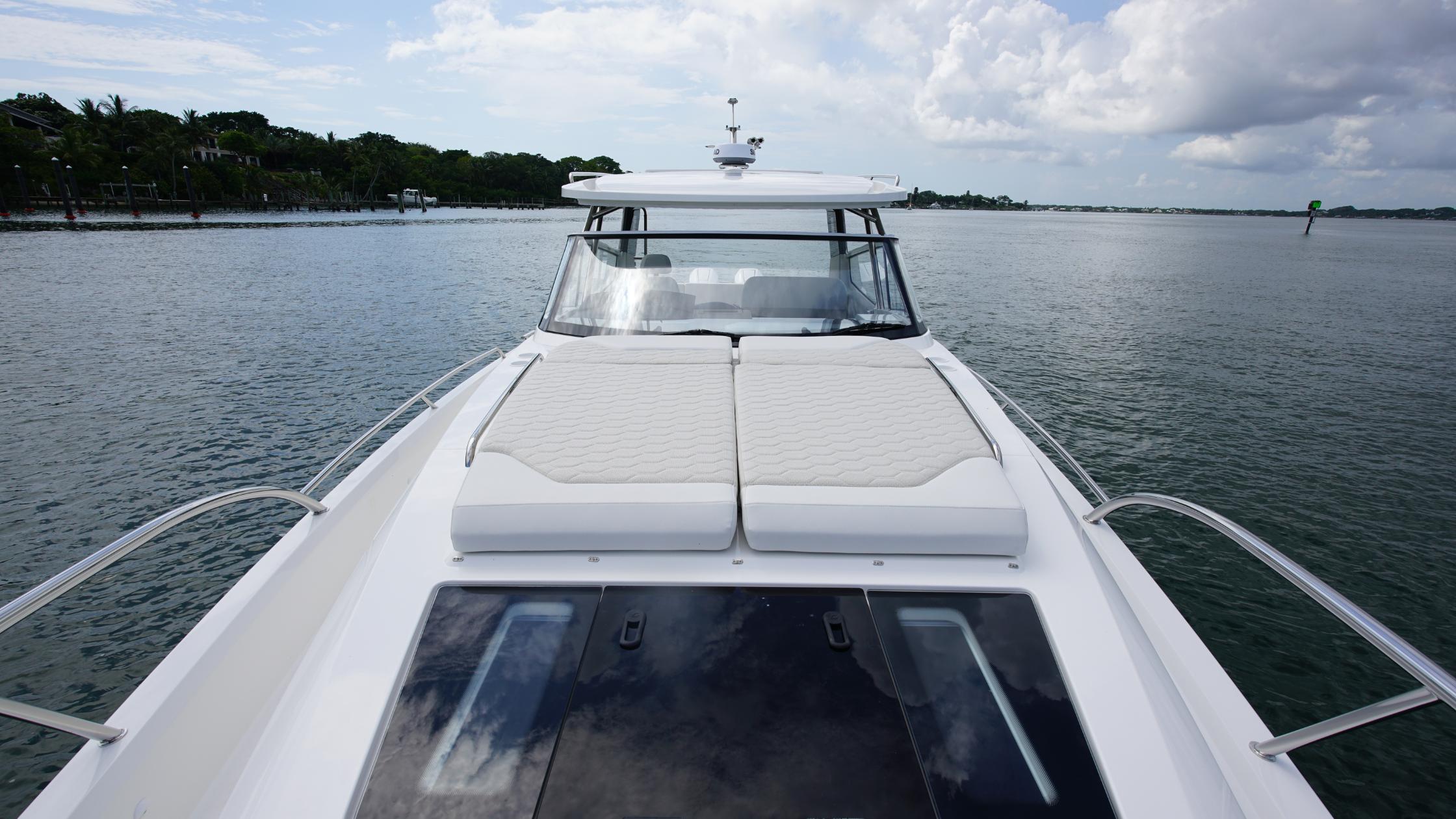 Nimbus-Weekender 11 #60 2025-In-Stock 2025 Nimbus W11 #60 FL-US-2025 Nimbus Weekender 11 #60 boat on calm water, featuring spacious deck and sleek design.-9829239 | Thumbnail