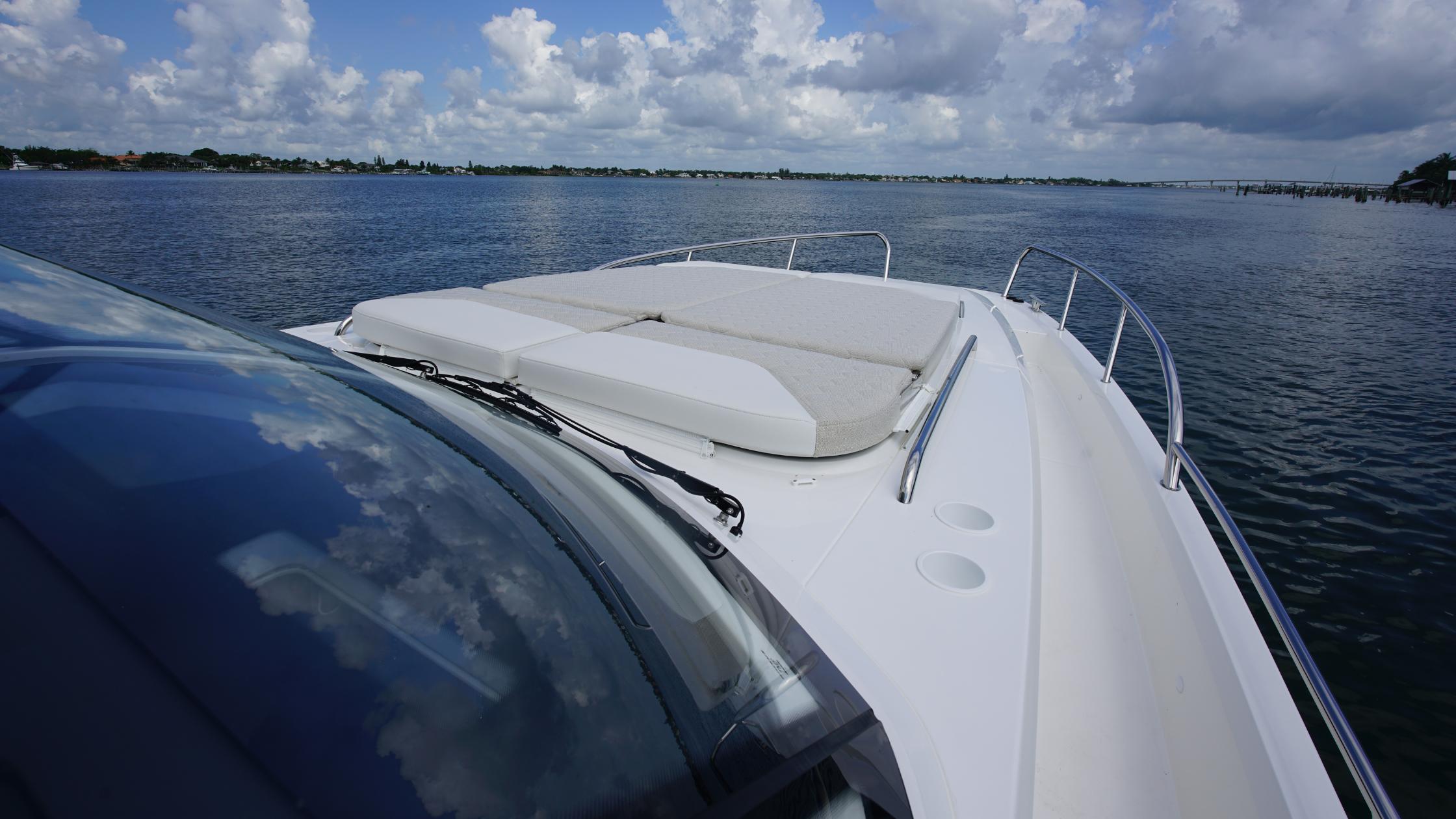 Nimbus-Weekender 11 #60 2025-In-Stock 2025 Nimbus W11 #60 FL-US-Nimbus Weekender 11 #60 boat, 2025 model, cruising on a calm lake under a cloudy sky.-9829239 | Thumbnail