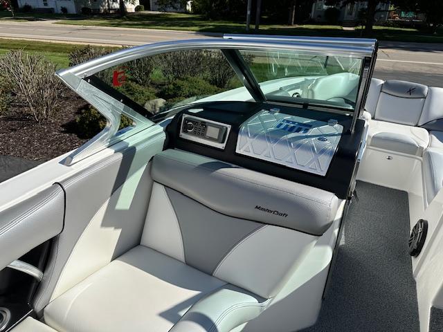 2016-mastercraft-x46-power-9529241-20240902083459942-1_XLARGE