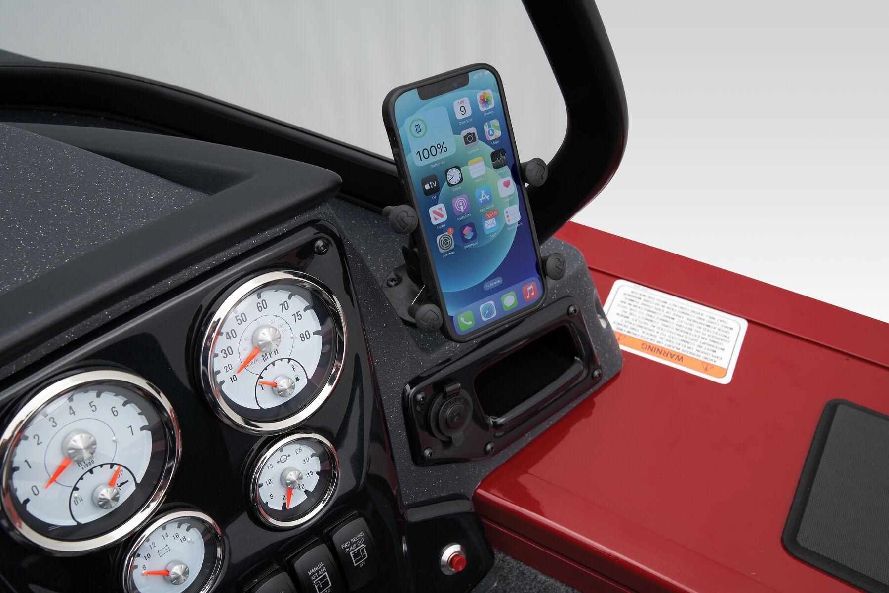 2026 Tracker Targa V-18 Combo Gallery