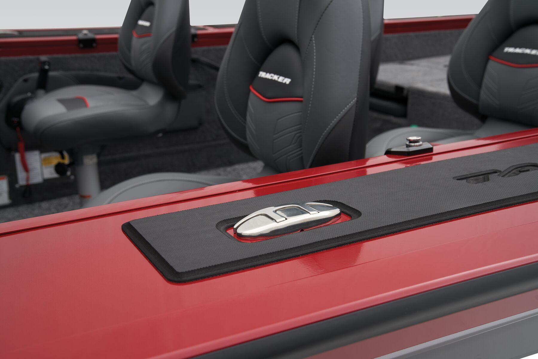 2026 Tracker Targa V-18 Combo Gallery