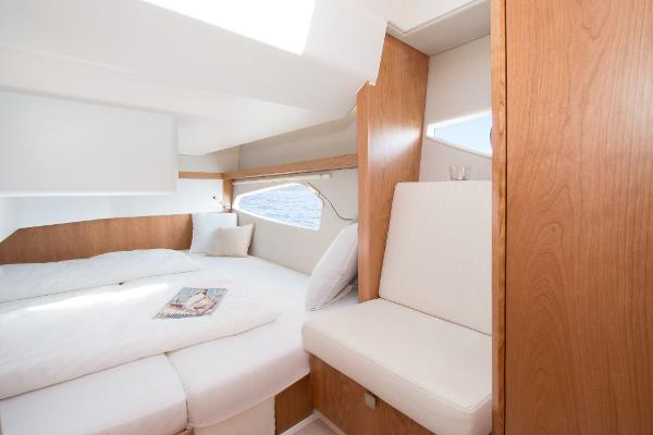 Sealine C335
