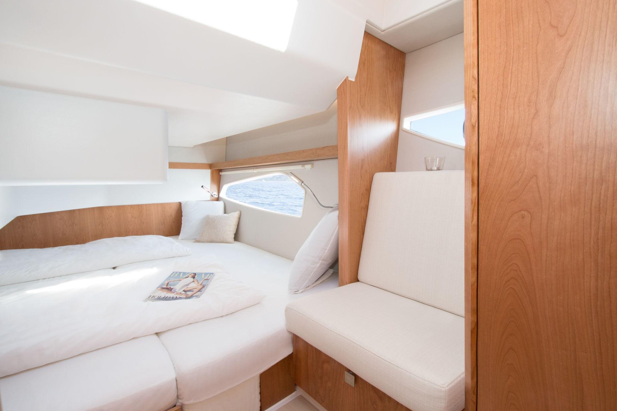 Sealine C335
