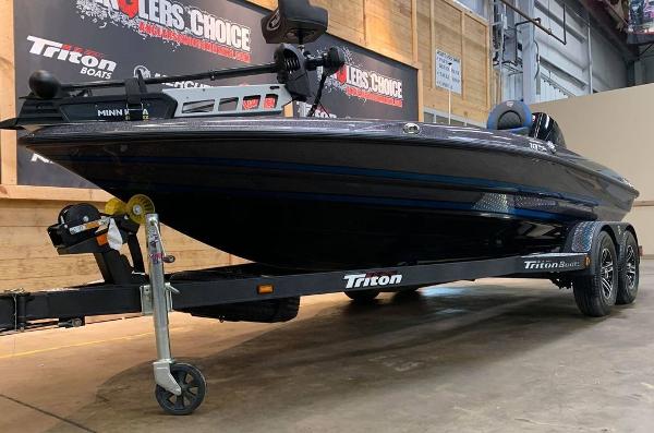 2021 Triton boat for sale, model of the boat is 18 TRX & Image # 12 of 18