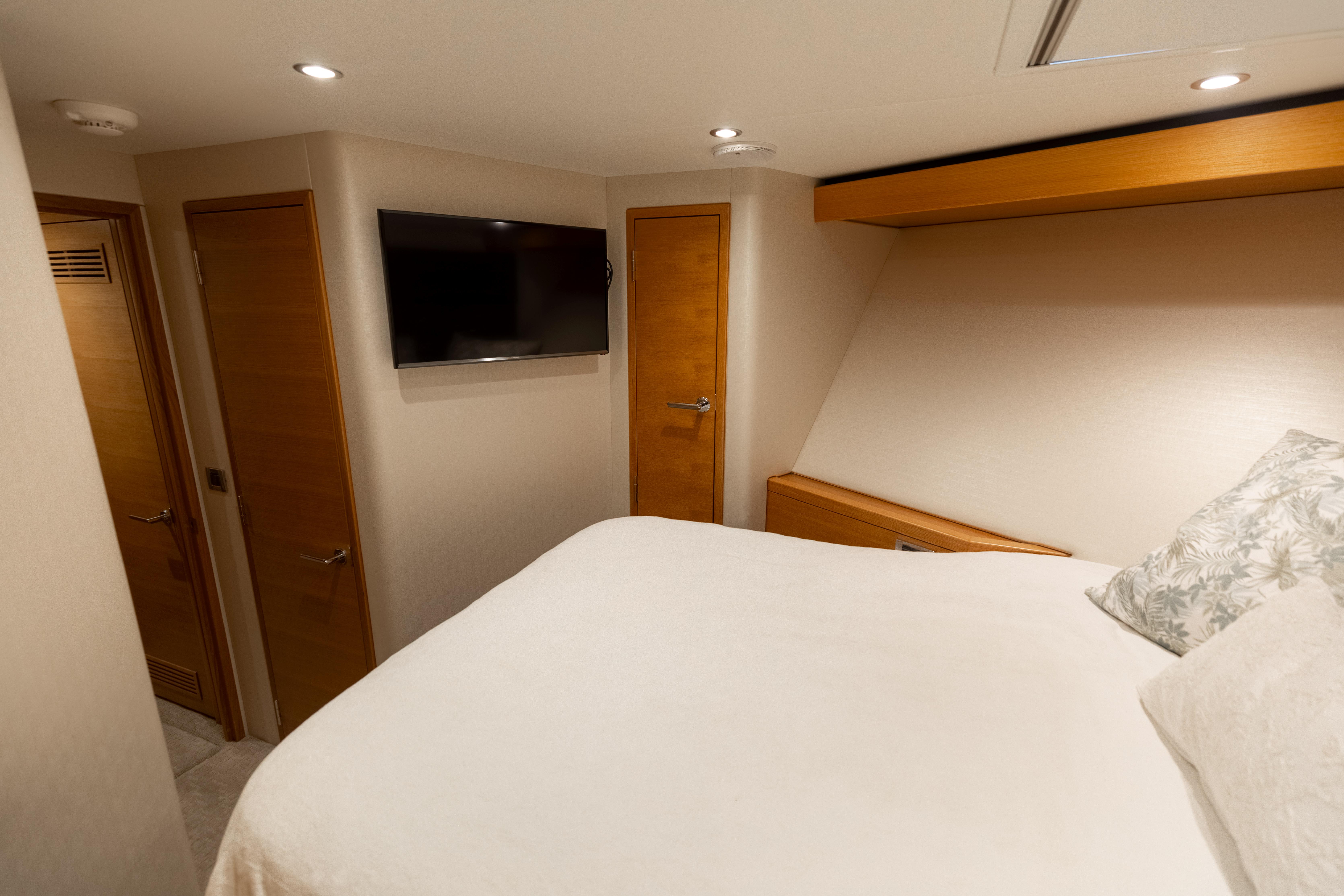 2016 Hatteras GT60  KNOT ON CALL  VIP Stateroom 1