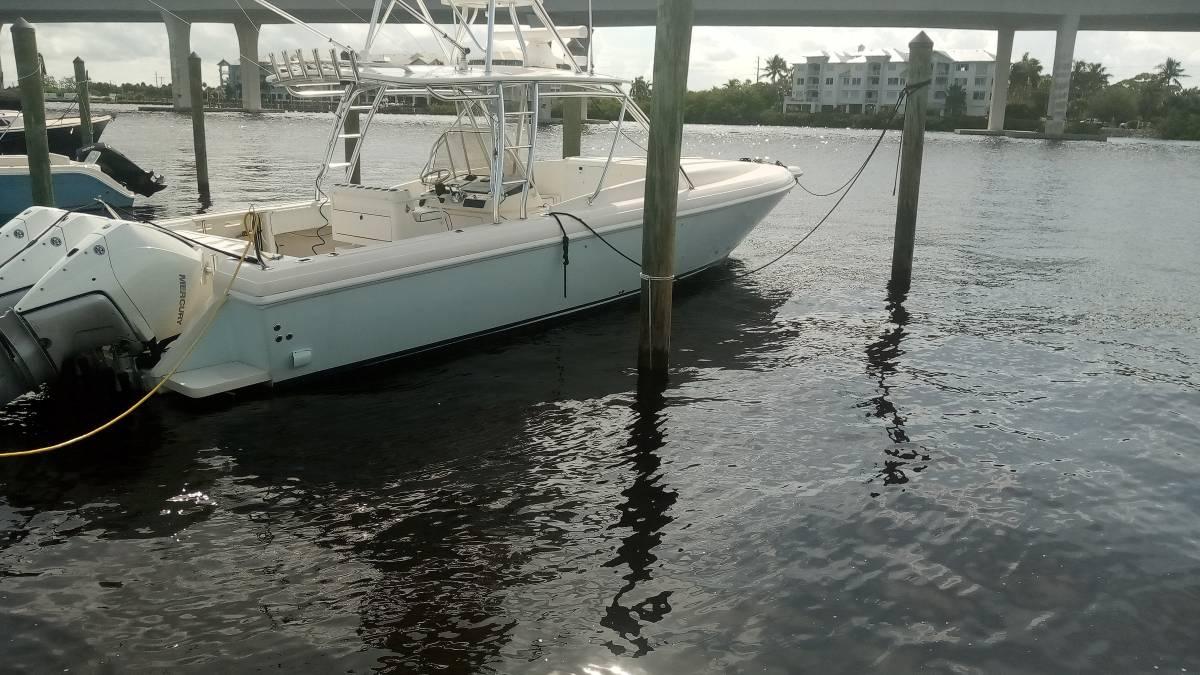 2001 Intrepid 366 Cuddy