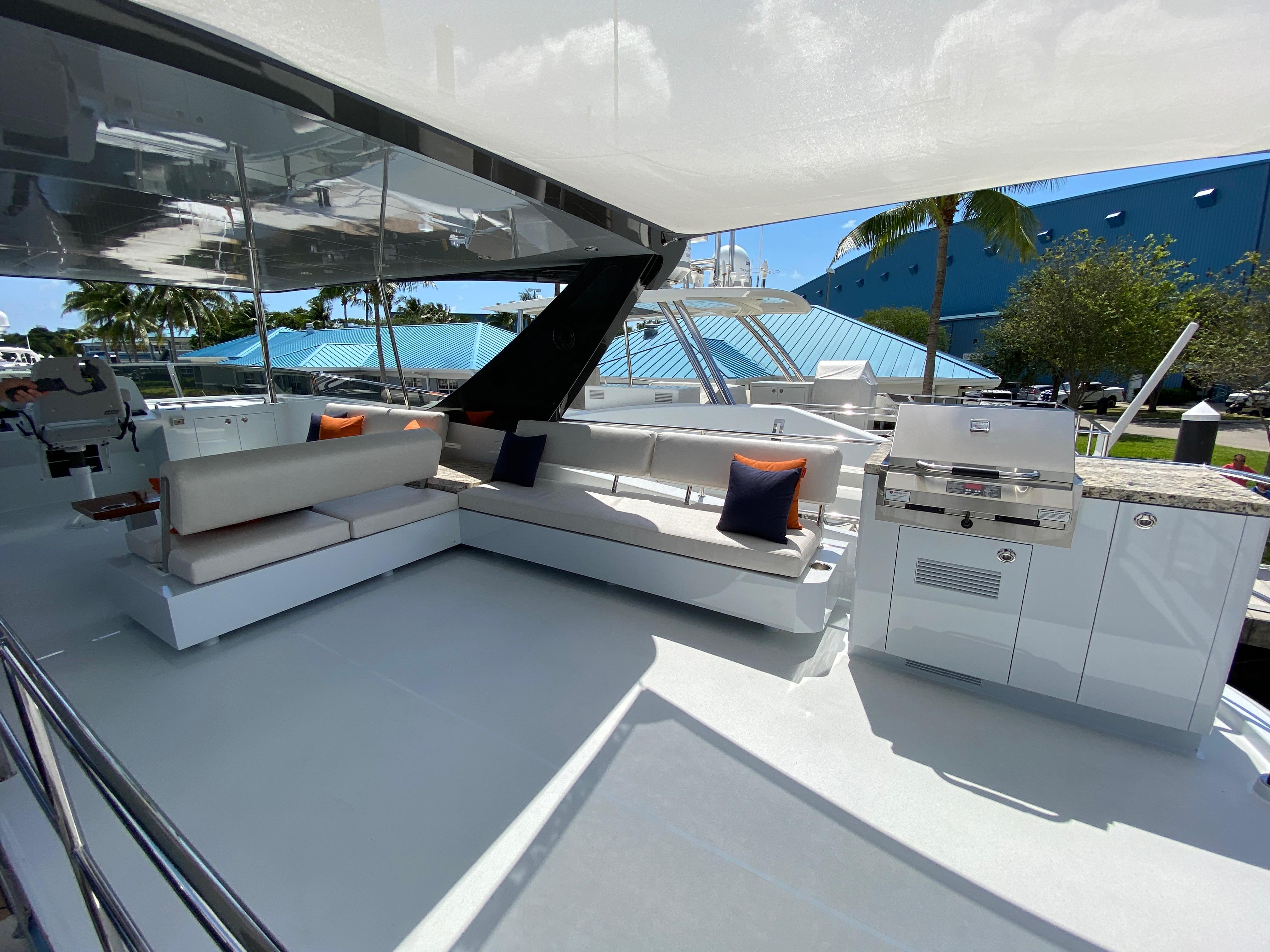 CLB72 flybridge wet bar and grille