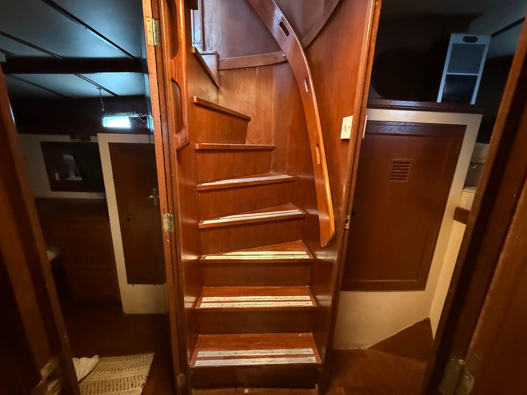 SC 10050 KM Knot 10 Yacht Sales