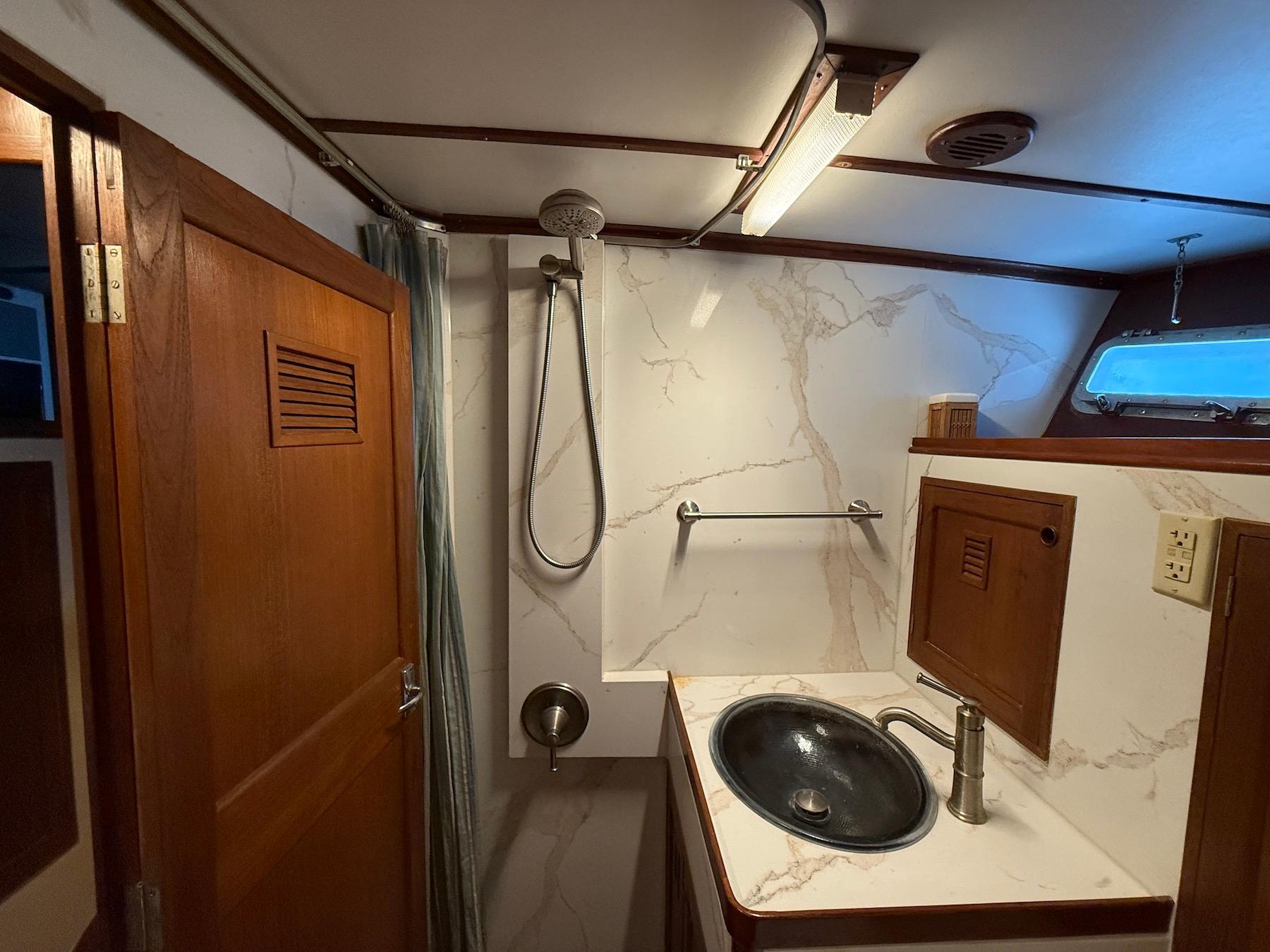 SC 10050 KM Knot 10 Yacht Sales