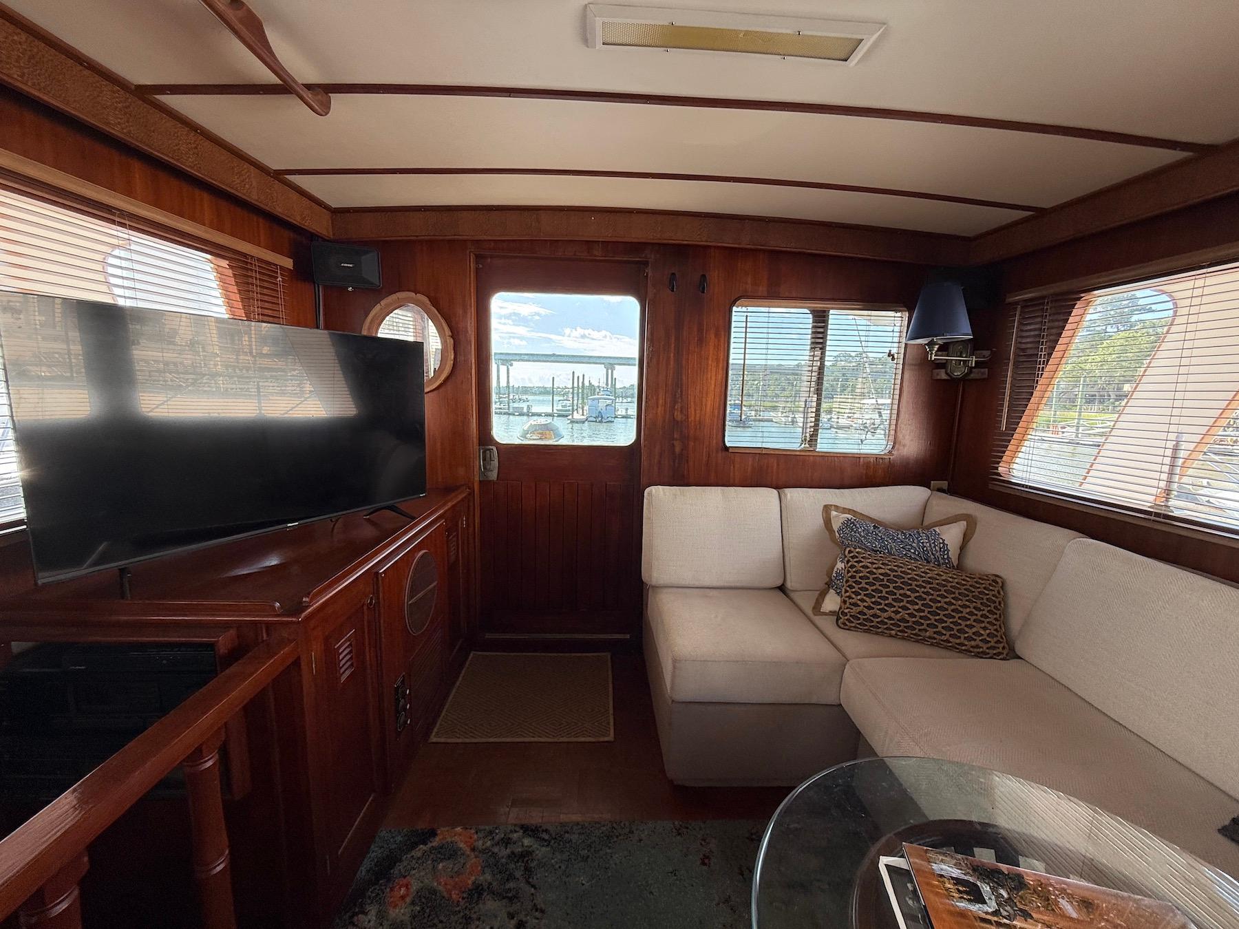 SC 10050 KM Knot 10 Yacht Sales