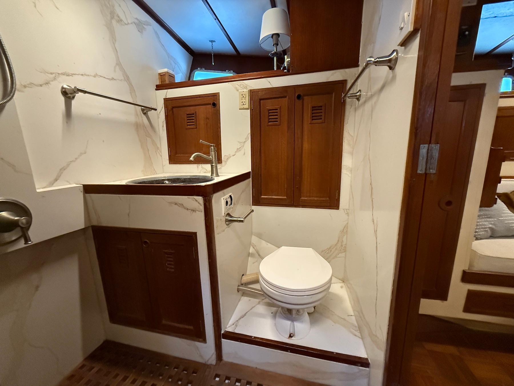 SC 10050 KM Knot 10 Yacht Sales