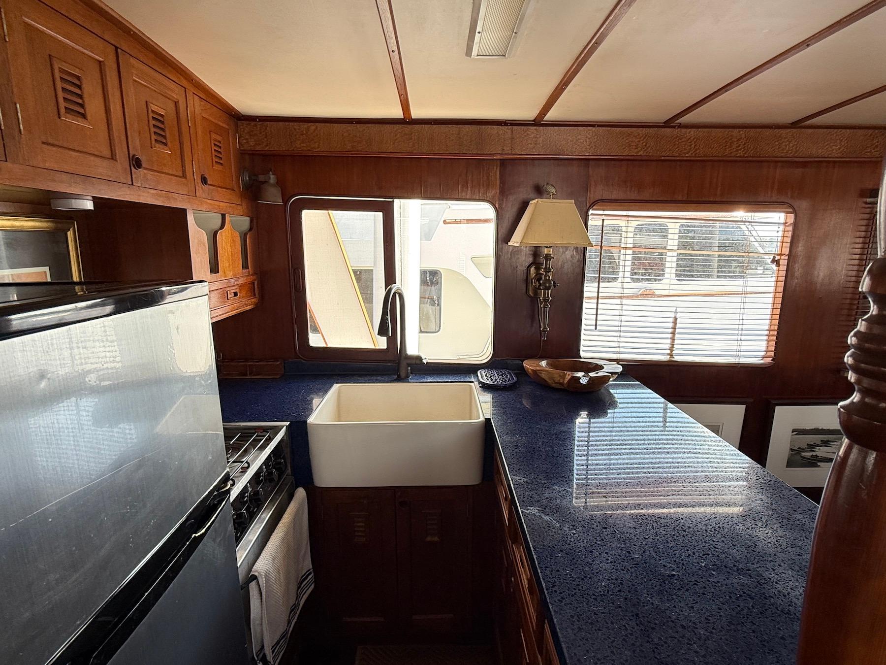 SC 10050 KM Knot 10 Yacht Sales