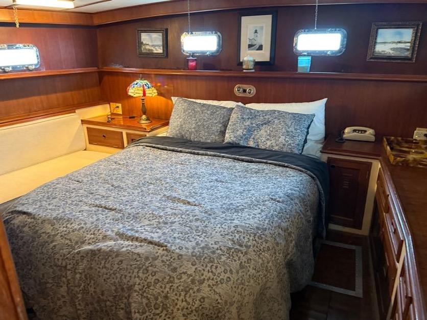 SC 10050 KM Knot 10 Yacht Sales