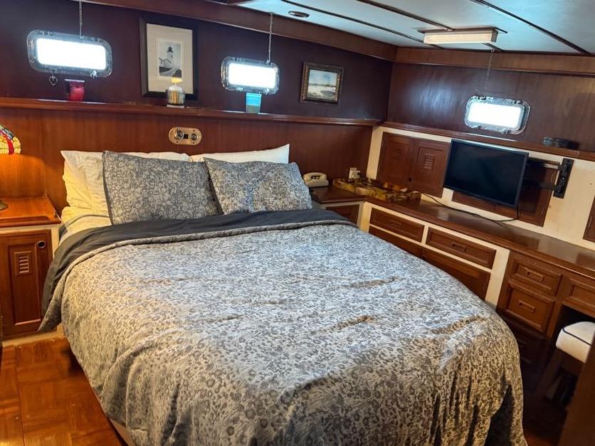 SC 10050 KM Knot 10 Yacht Sales