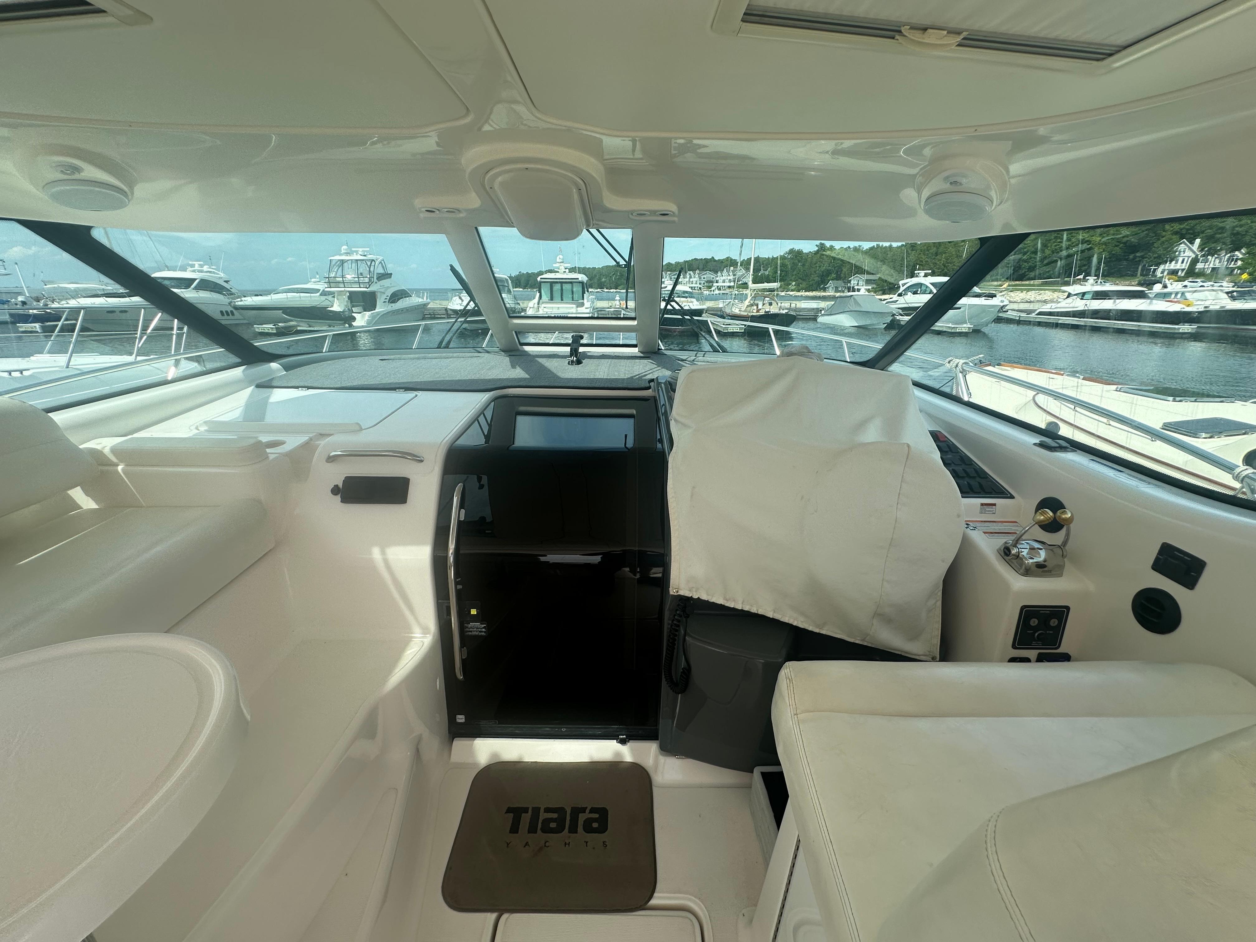 Tiara Yachts-4300 Sovran 2007-Selladoor (previously Czech Mate) WI-US-7809293 | Thumbnail