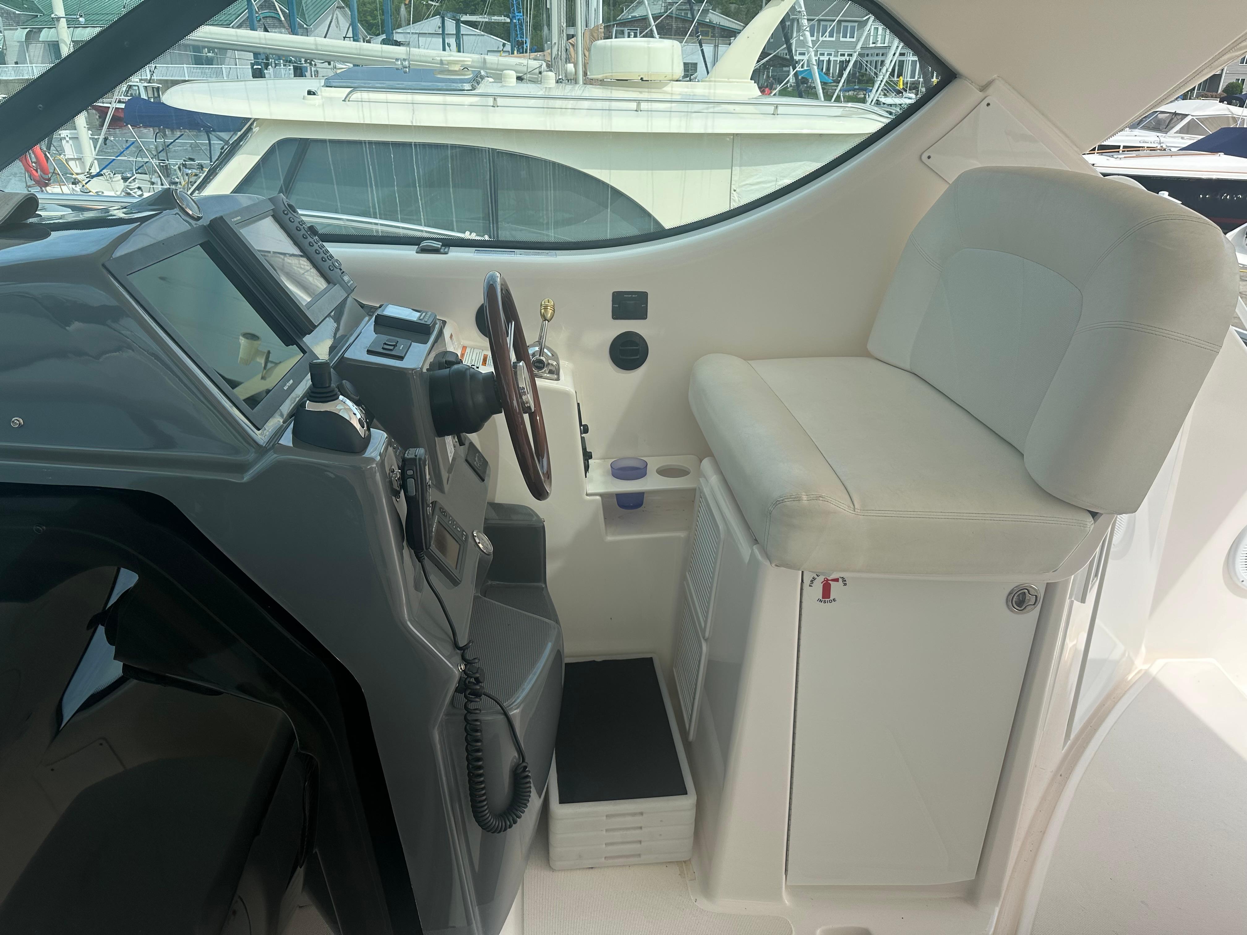 Tiara Yachts-4300 Sovran 2007-Selladoor (previously Czech Mate) WI-US-7809293 | Thumbnail
