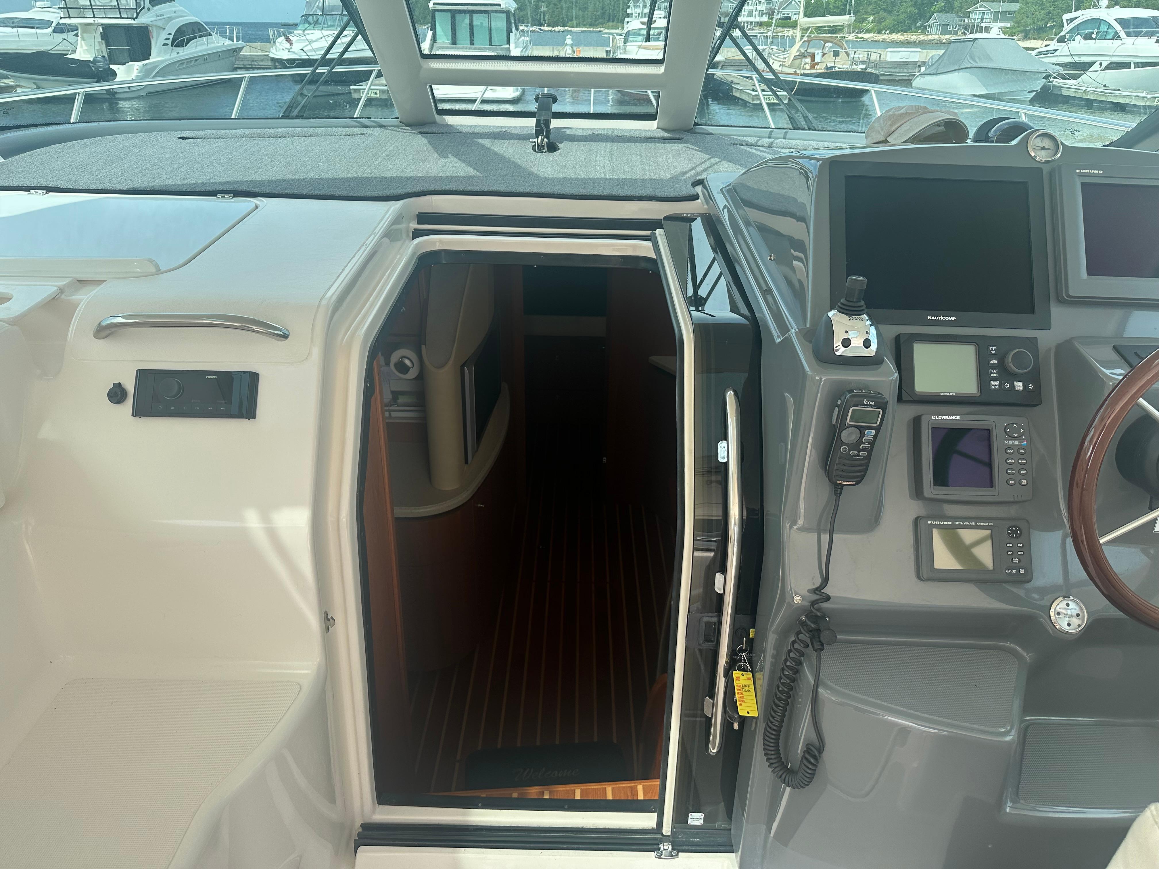 Tiara Yachts-4300 Sovran 2007-Selladoor (previously Czech Mate) WI-US-7809293 | Thumbnail