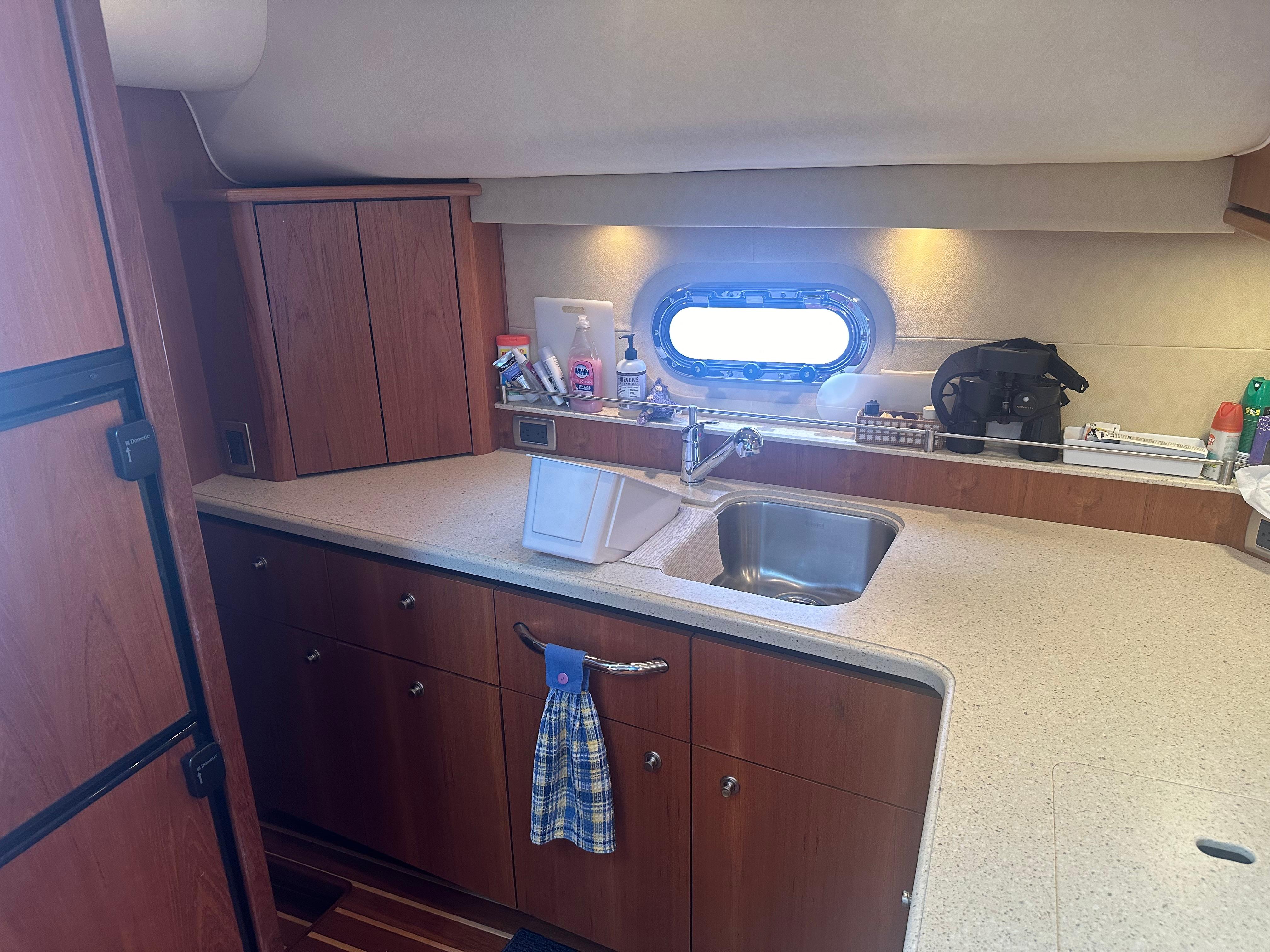 Tiara Yachts-4300 Sovran 2007-Selladoor (previously Czech Mate) WI-US-7809293 | Thumbnail