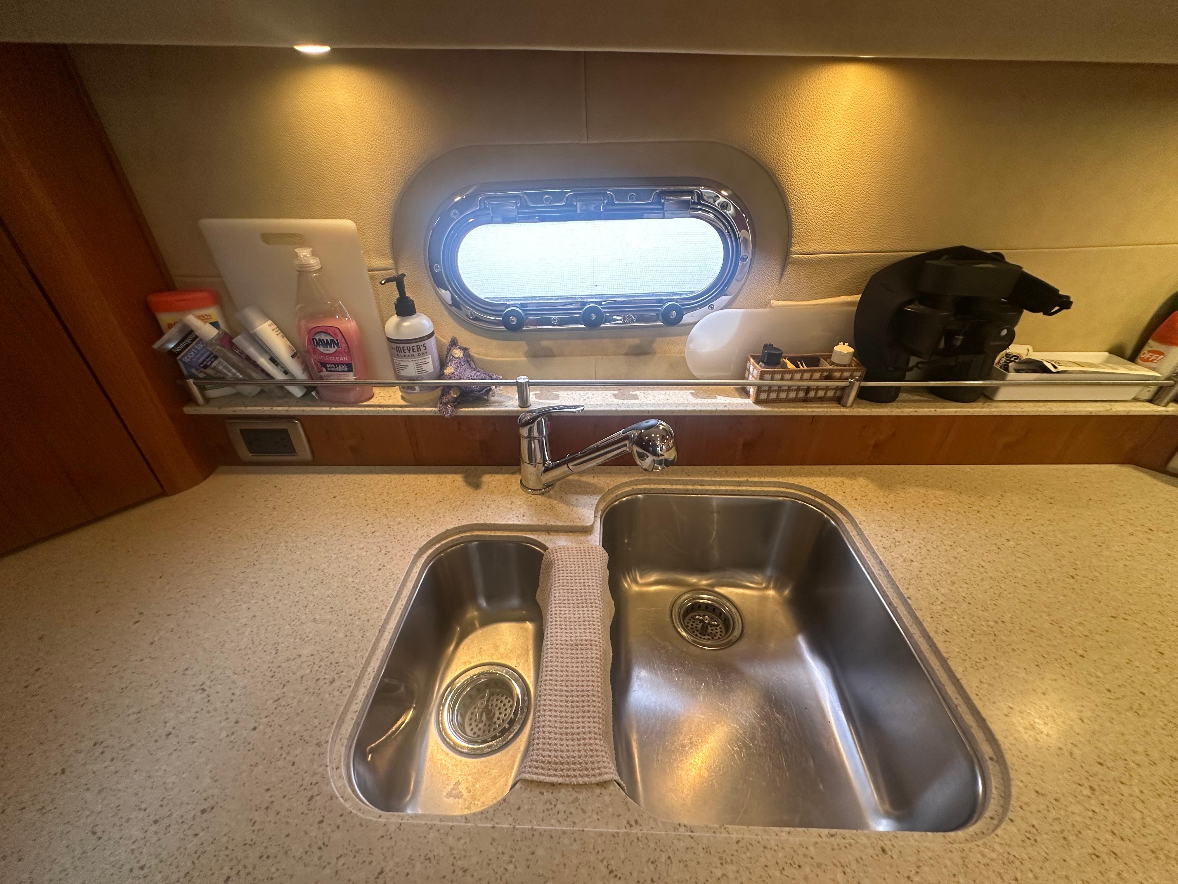Tiara Yachts-4300 Sovran 2007-Selladoor (previously Czech Mate) WI-US-7809293 | Thumbnail