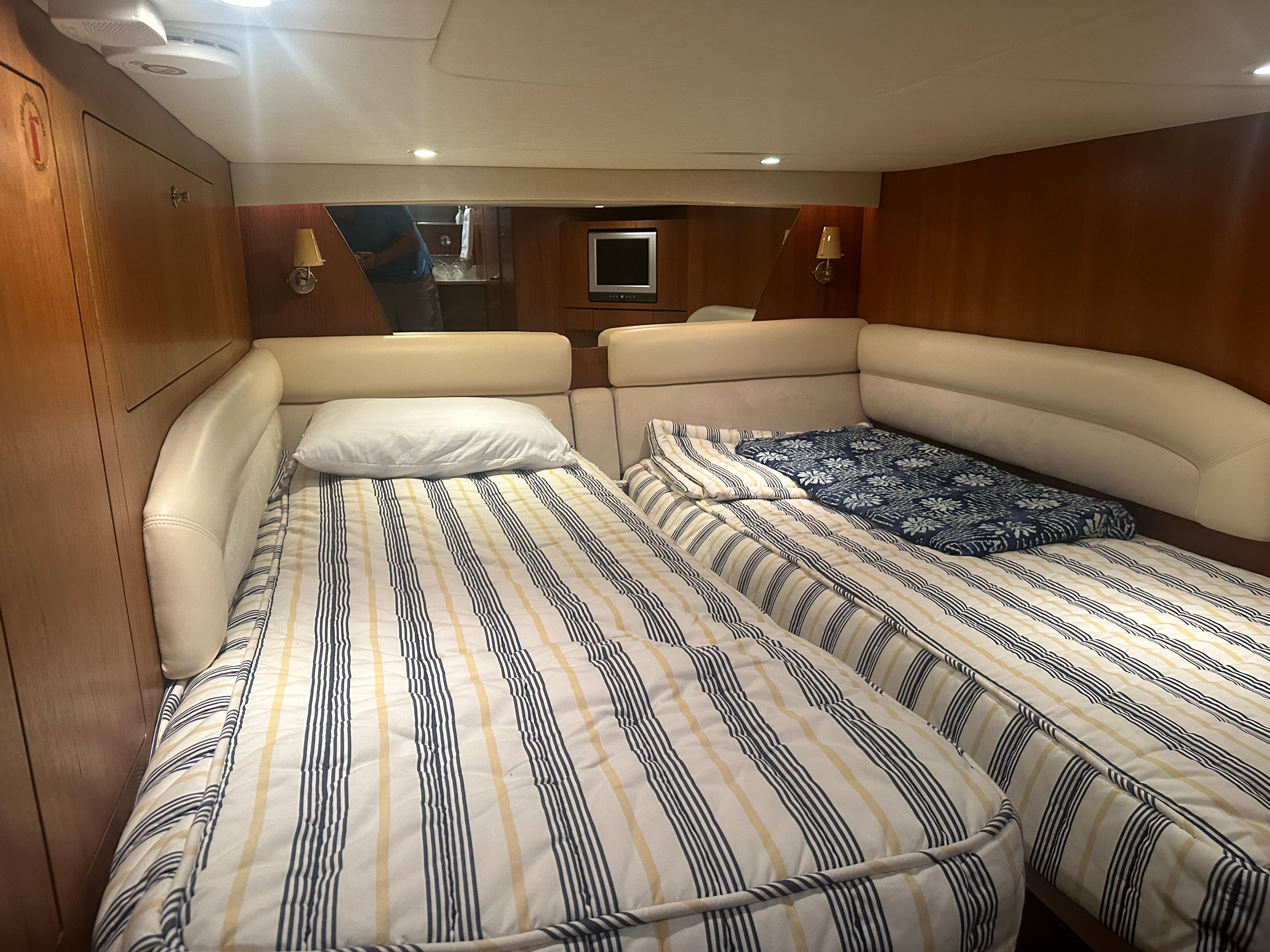 Tiara Yachts-4300 Sovran 2007-Selladoor (previously Czech Mate) WI-US-7809293 | Thumbnail