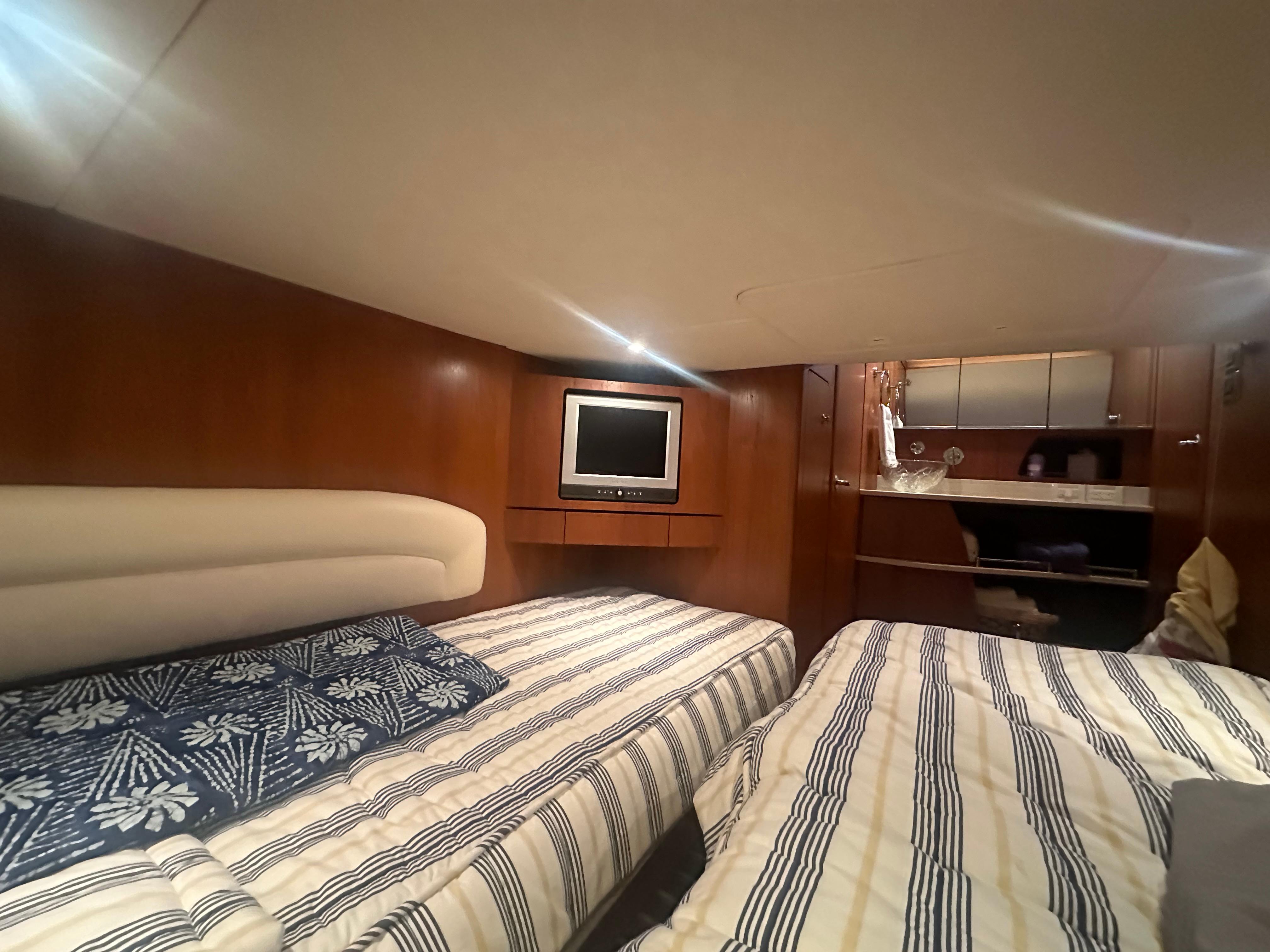 Tiara Yachts-4300 Sovran 2007-Selladoor (previously Czech Mate) WI-US-7809293 | Thumbnail