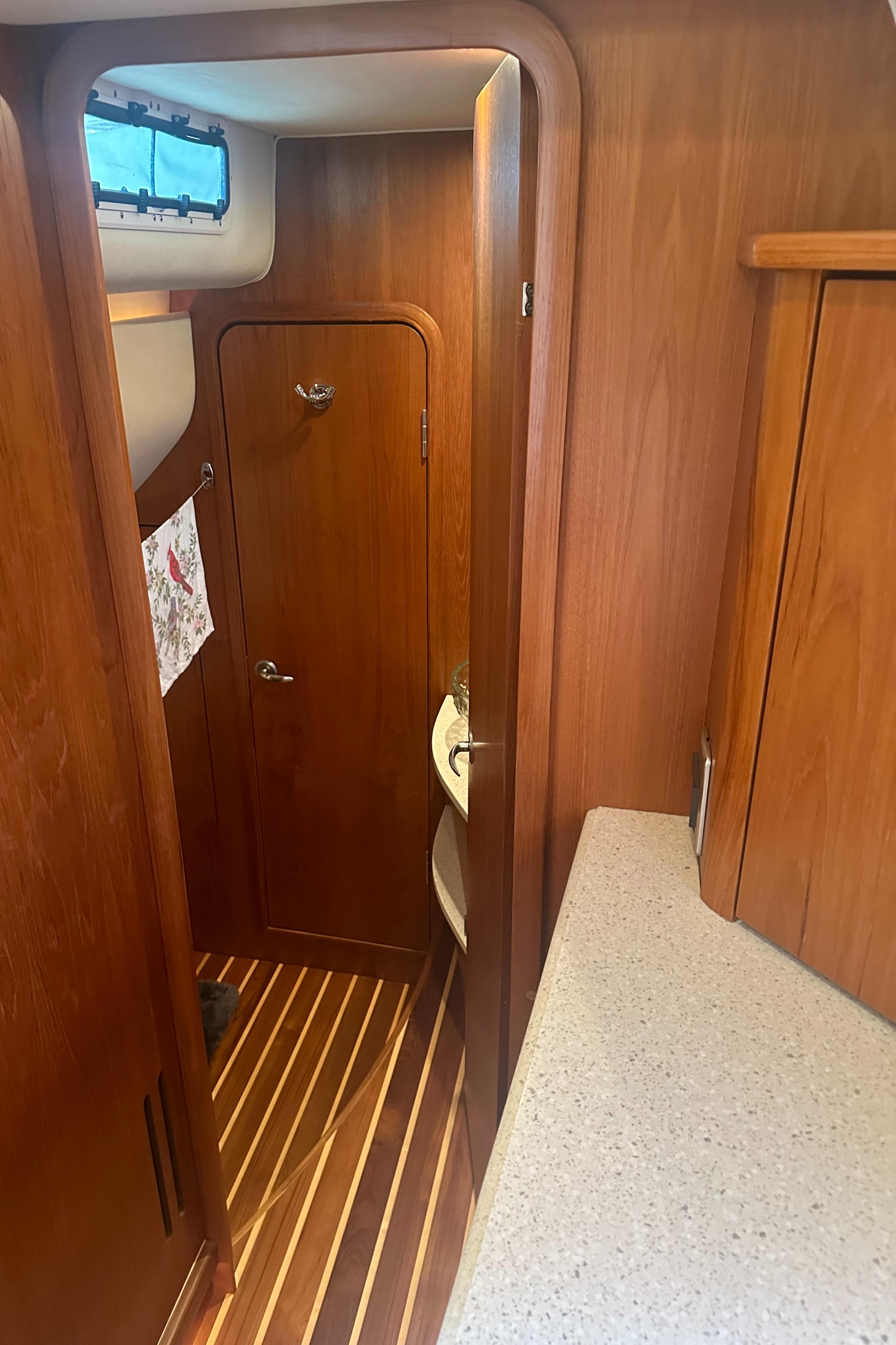 Tiara Yachts-4300 Sovran 2007-Selladoor (previously Czech Mate) WI-US-7809293 | Thumbnail