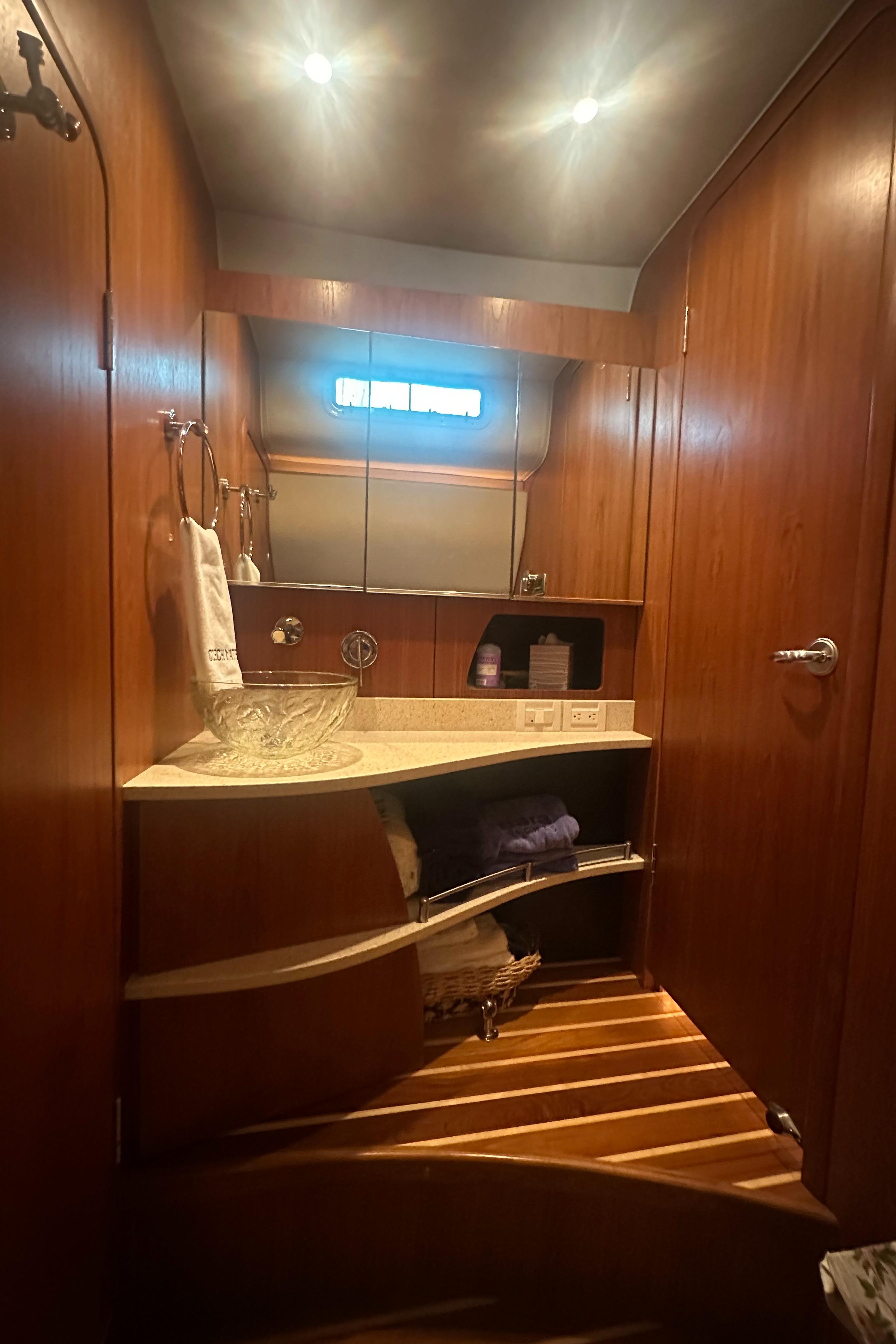 Tiara Yachts-4300 Sovran 2007-Selladoor (previously Czech Mate) WI-US-7809293 | Thumbnail