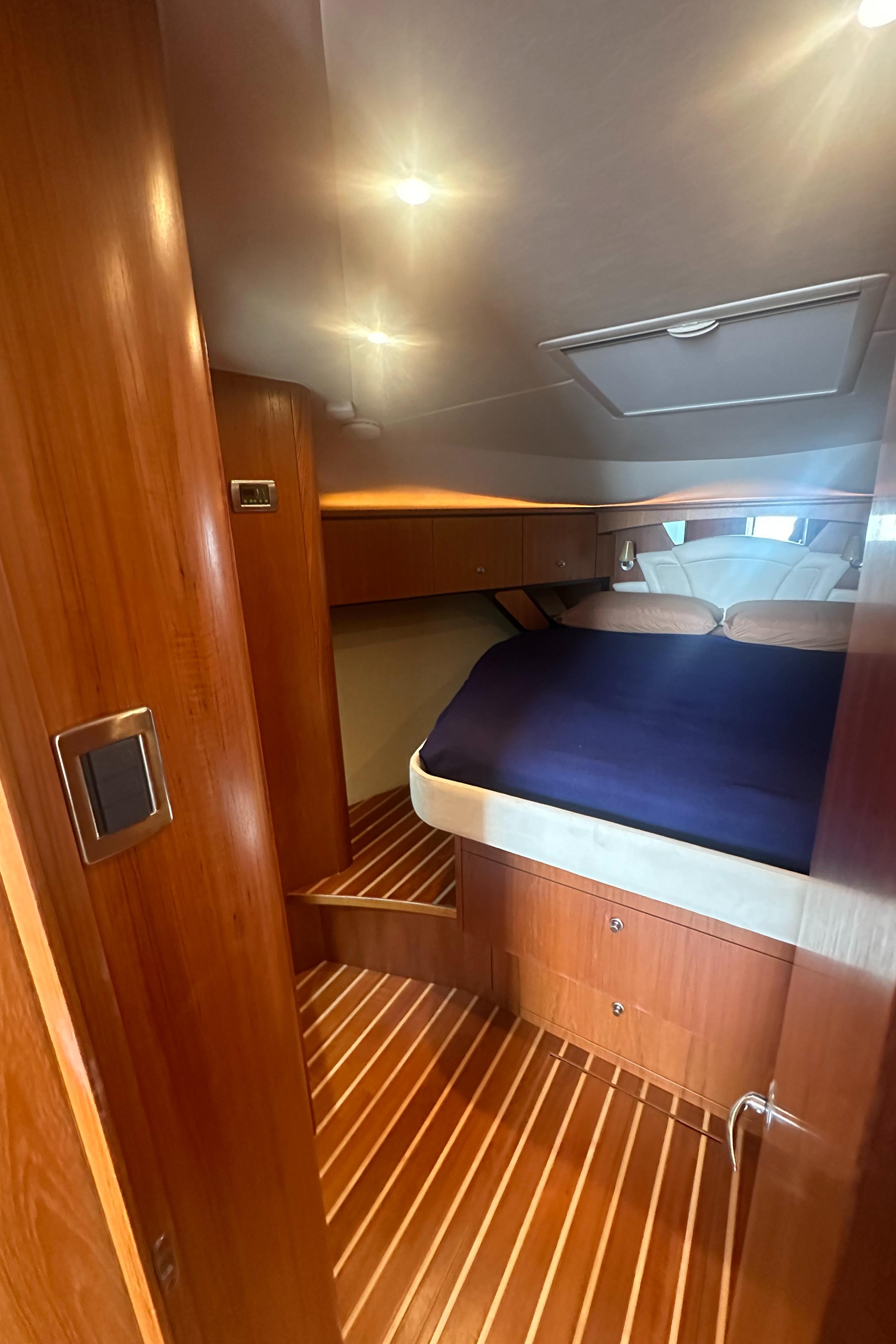 Tiara Yachts-4300 Sovran 2007-Selladoor (previously Czech Mate) WI-US-7809293 | Thumbnail