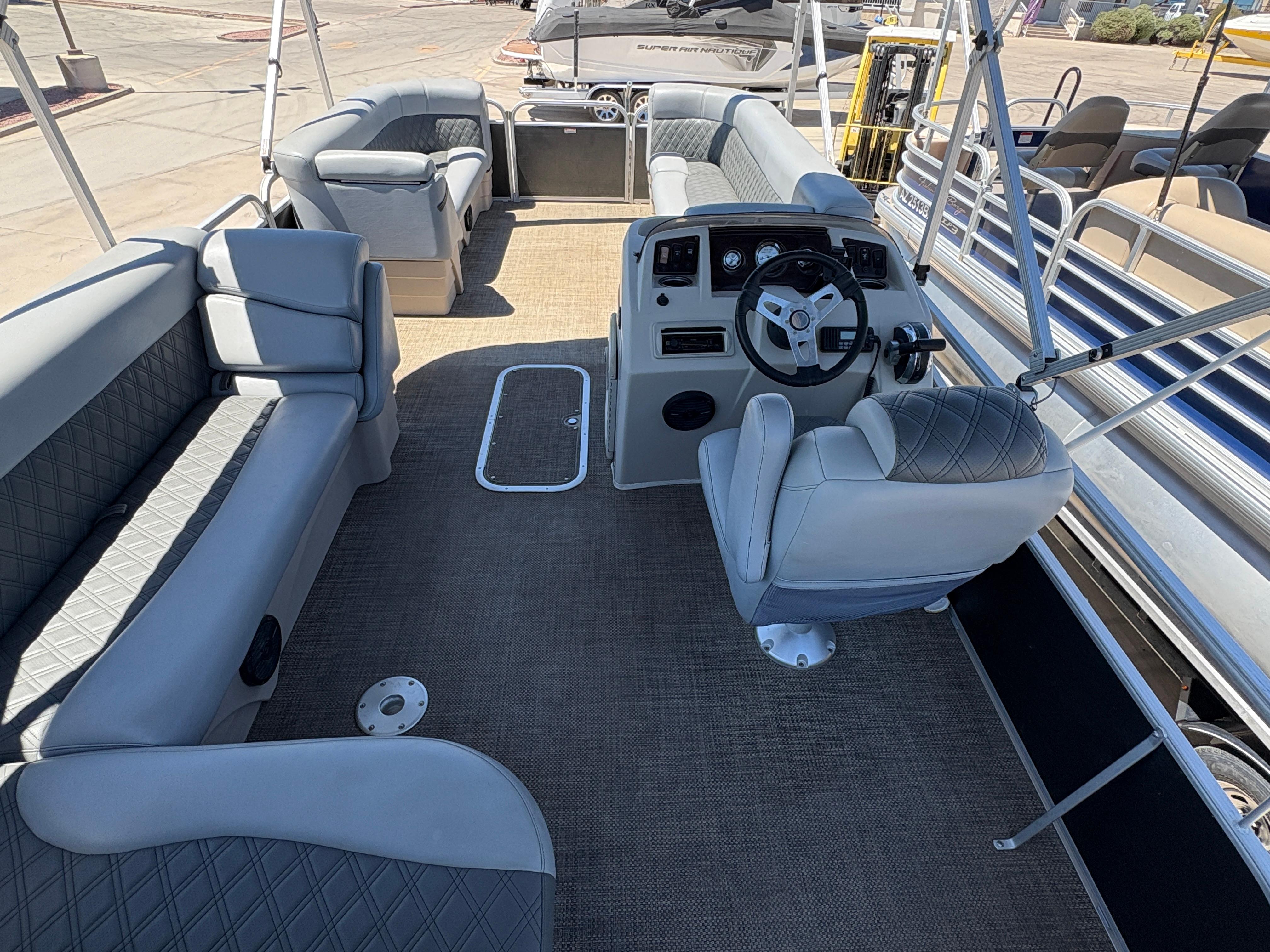 2014 Bennington 24 SLX #TBJC0511 inventory image at Sun Country Marine Group, Lake Havasu City, AZ 2014 Bennington 24 SLX #TBJC0511 inventory image at Sun Country Marine Group, Lake Havasu City, AZ
