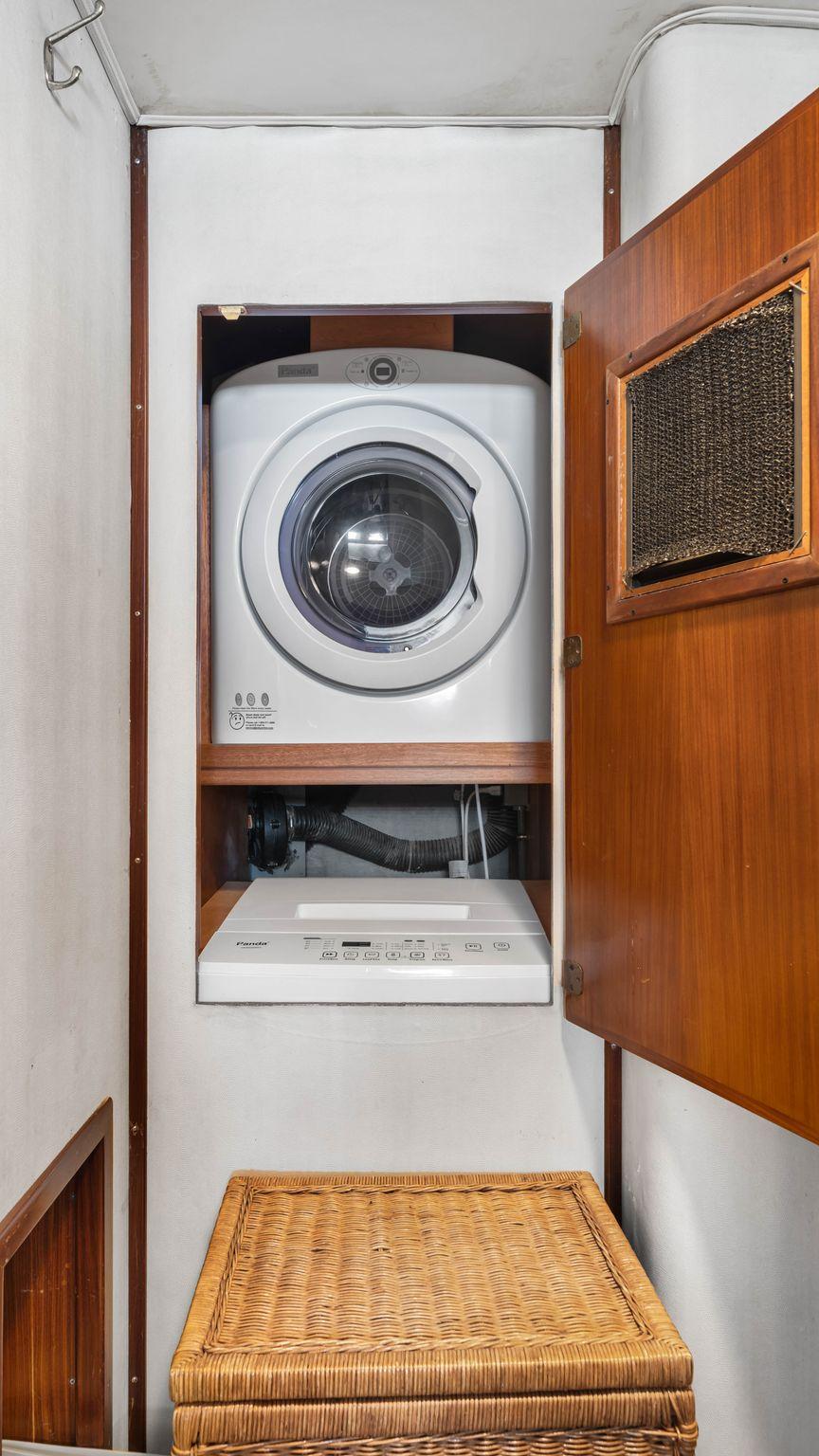 Hatteras 70 Joie De Vie- Washer/Dryer
