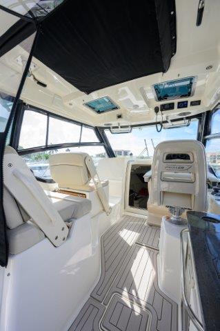 Boston Whaler-325 Conquest 2020-325 Boston Whaler w/ SeaKeeper Stabilizer & Ride CA-US-9839312 | Thumbnail