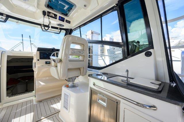 Boston Whaler-325 Conquest 2020-325 Boston Whaler w/ SeaKeeper Stabilizer & Ride CA-US-9839312 | Thumbnail