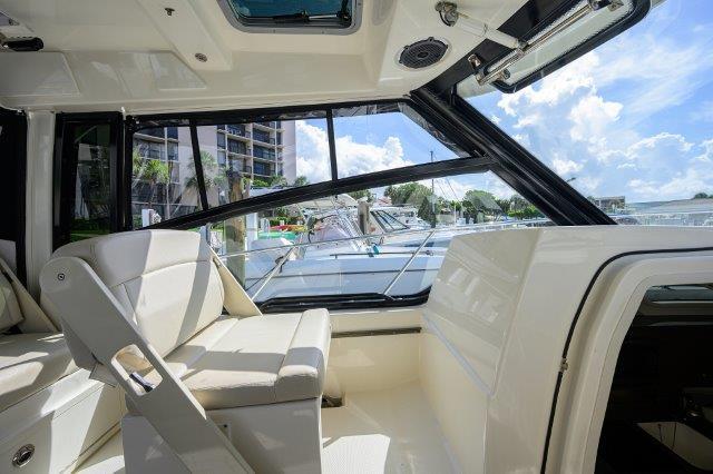 Boston Whaler-325 Conquest 2020-325 Boston Whaler w/ SeaKeeper Stabilizer & Ride CA-US-9839312 | Thumbnail