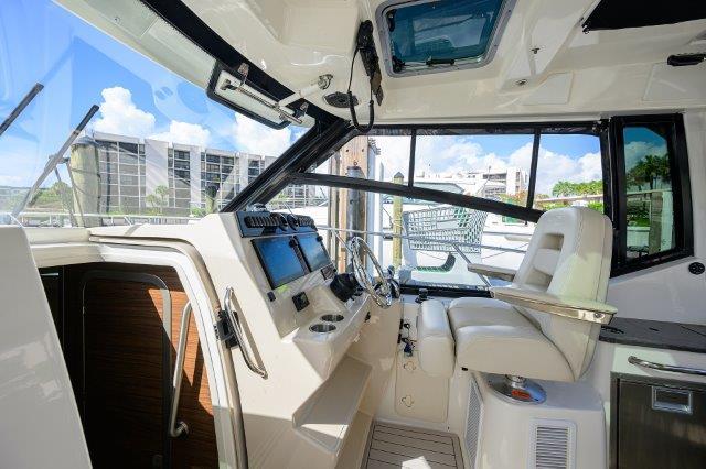 Boston Whaler-325 Conquest 2020-325 Boston Whaler w/ SeaKeeper Stabilizer & Ride CA-US-9839312 | Thumbnail