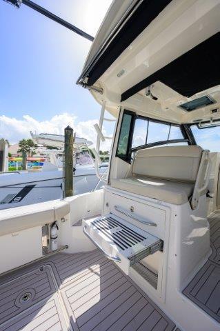 Boston Whaler-325 Conquest 2020-325 Boston Whaler w/ SeaKeeper Stabilizer & Ride CA-US-9839312 | Thumbnail