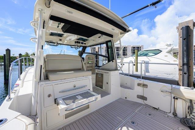 Boston Whaler-325 Conquest 2020-325 Boston Whaler w/ SeaKeeper Stabilizer & Ride CA-US-9839312 | Thumbnail