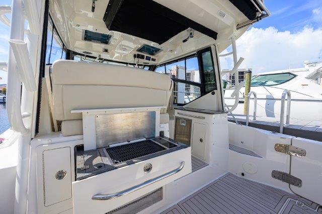 Boston Whaler-325 Conquest 2020-325 Boston Whaler w/ SeaKeeper Stabilizer & Ride CA-US-9839312 | Thumbnail