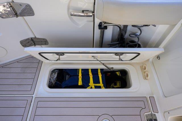 Boston Whaler-325 Conquest 2020-325 Boston Whaler w/ SeaKeeper Stabilizer & Ride CA-US-9839312 | Thumbnail