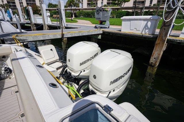 Boston Whaler-325 Conquest 2020-325 Boston Whaler w/ SeaKeeper Stabilizer & Ride CA-US-9839312 | Thumbnail