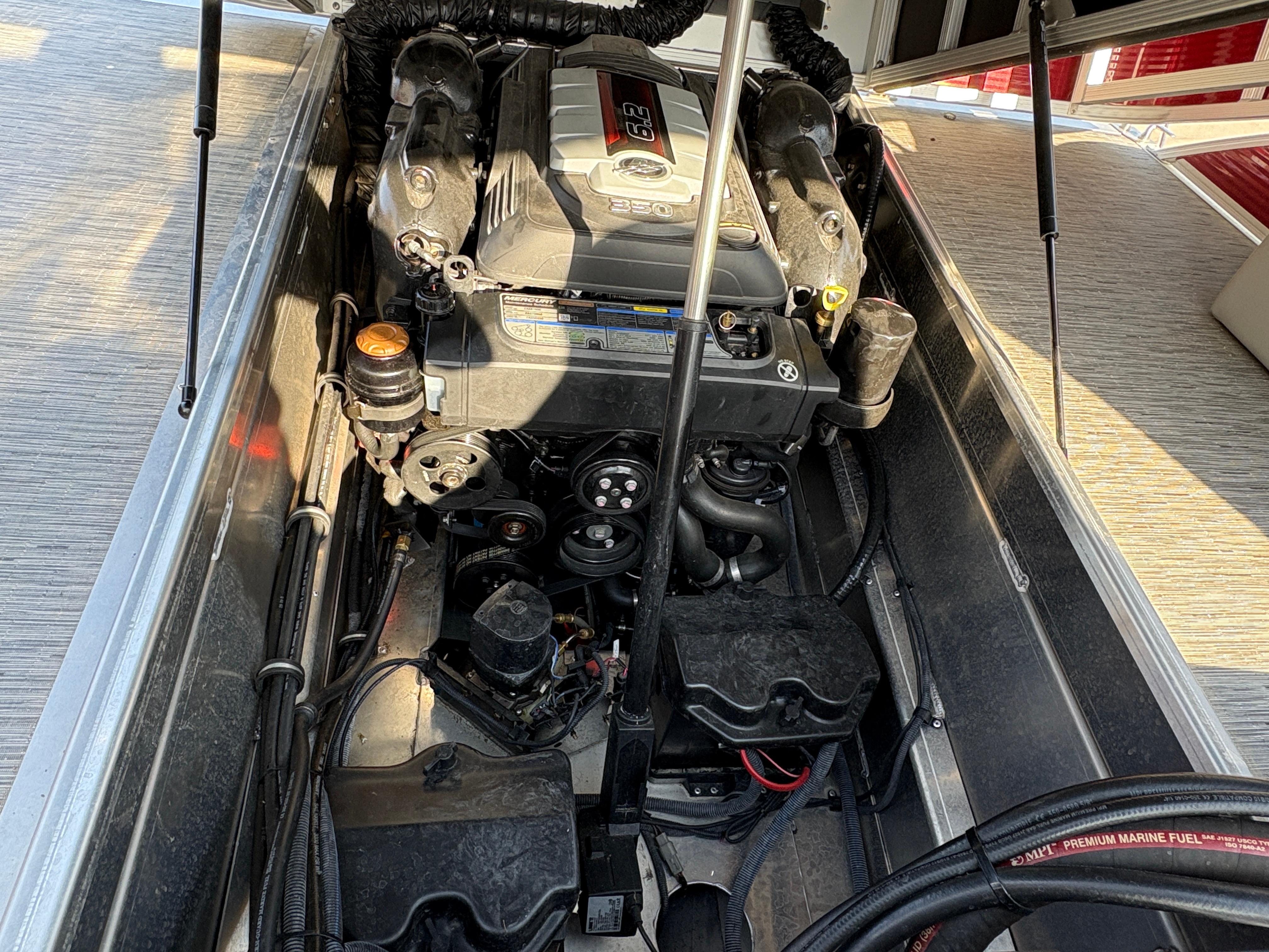 2021 Bennington 25 QSBA IO #TGM8643 inventory image at Sun Country Marine Group, Lake Havasu City, AZ 2021 Bennington 25 QSBA IO #TGM8643 inventory image at Sun Country Marine Group, Lake Havasu City, AZ