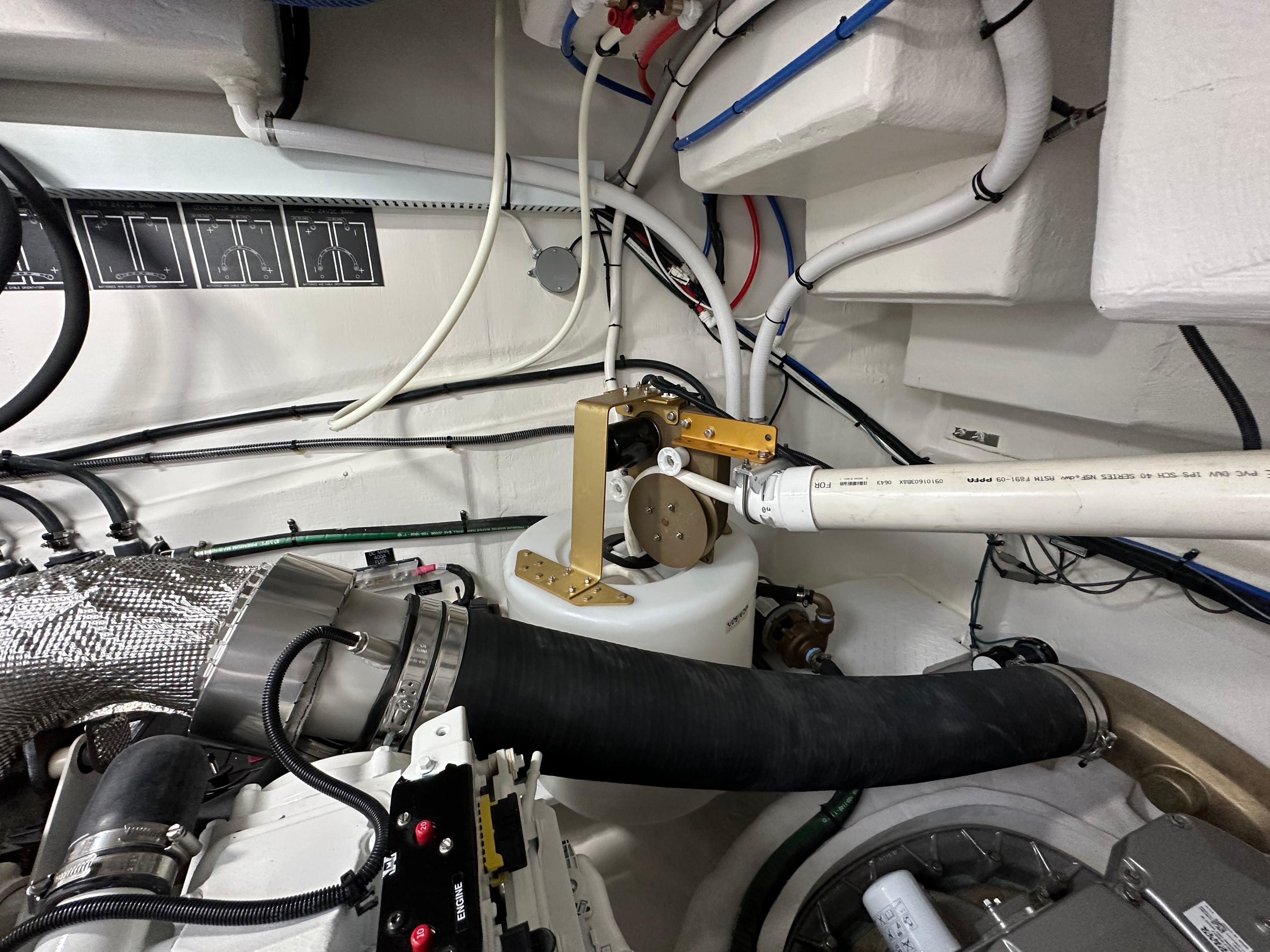 2022-cruisers-yachts-50-cantius-power-9689315-20250220103313143-1_XLARGE