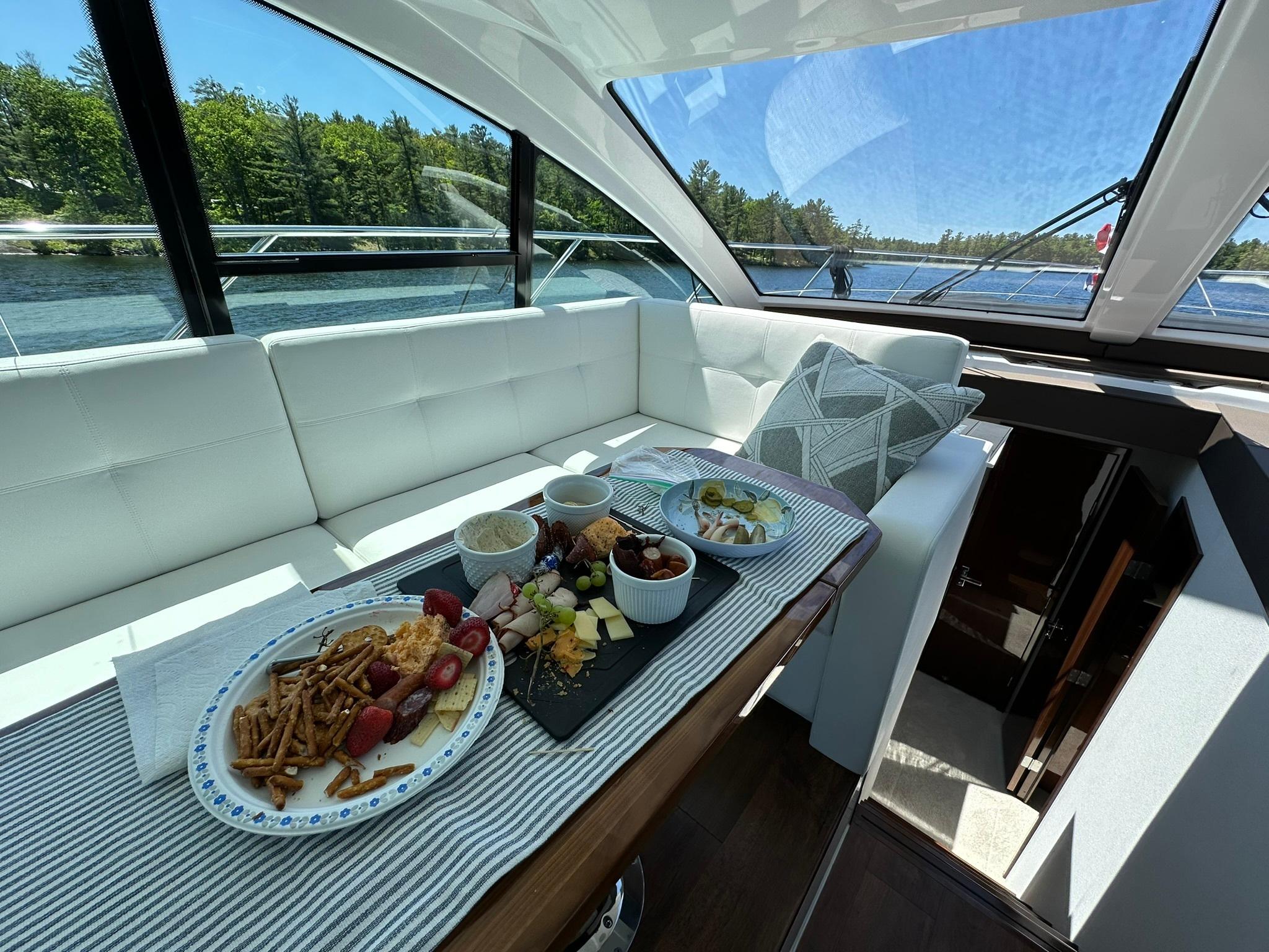 2022-cruisers-yachts-50-cantius-power-9689315-20250220103415792-1_XLARGE