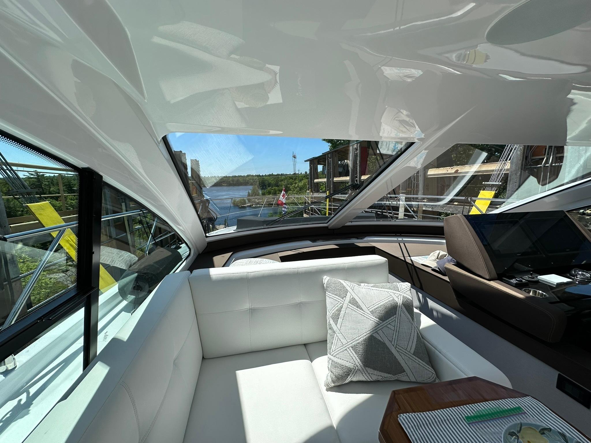 2022-cruisers-yachts-50-cantius-power-9689315-20250220103419601-1_XLARGE