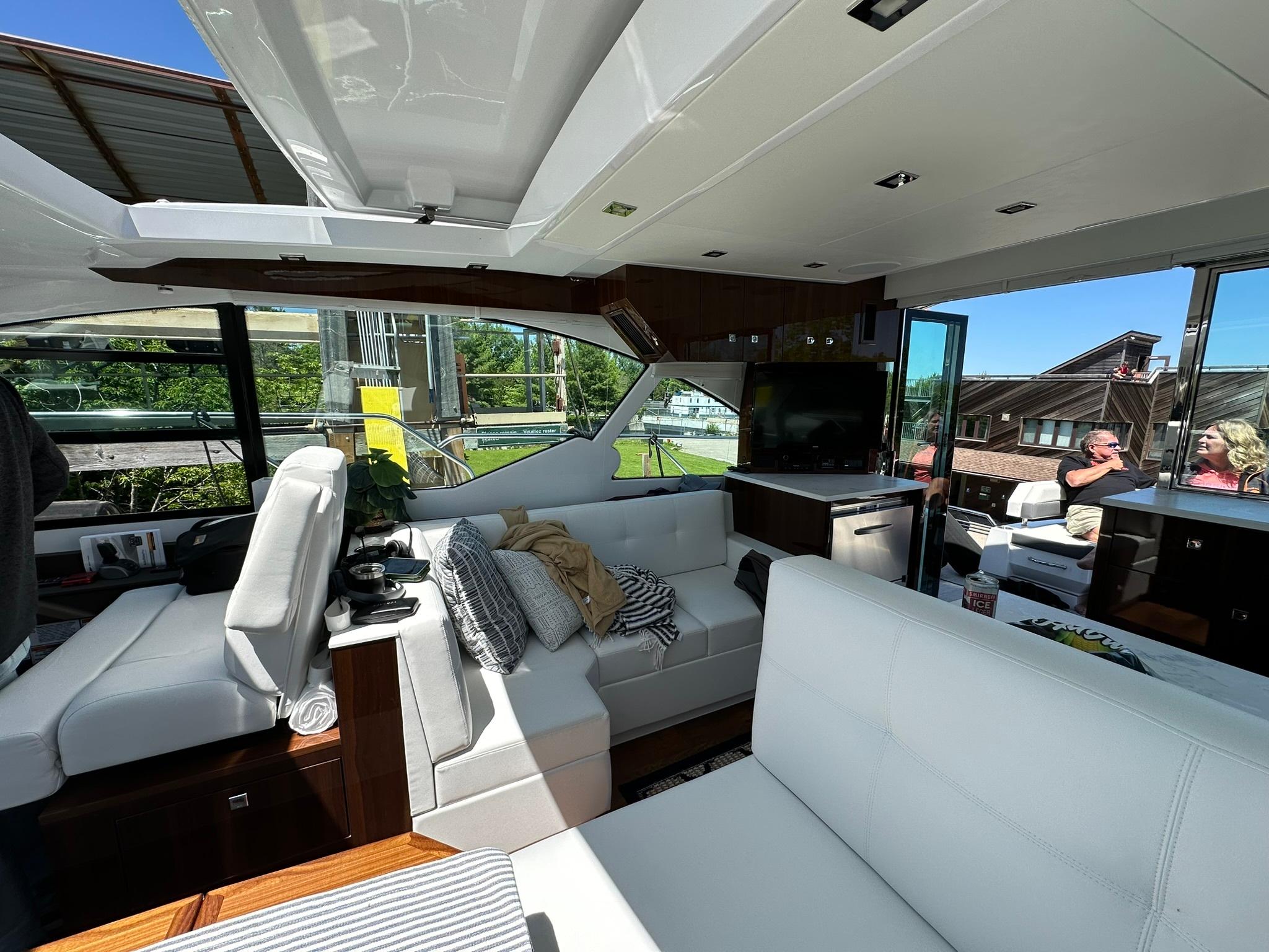 2022-cruisers-yachts-50-cantius-power-9689315-20250220103421663-1_XLARGE