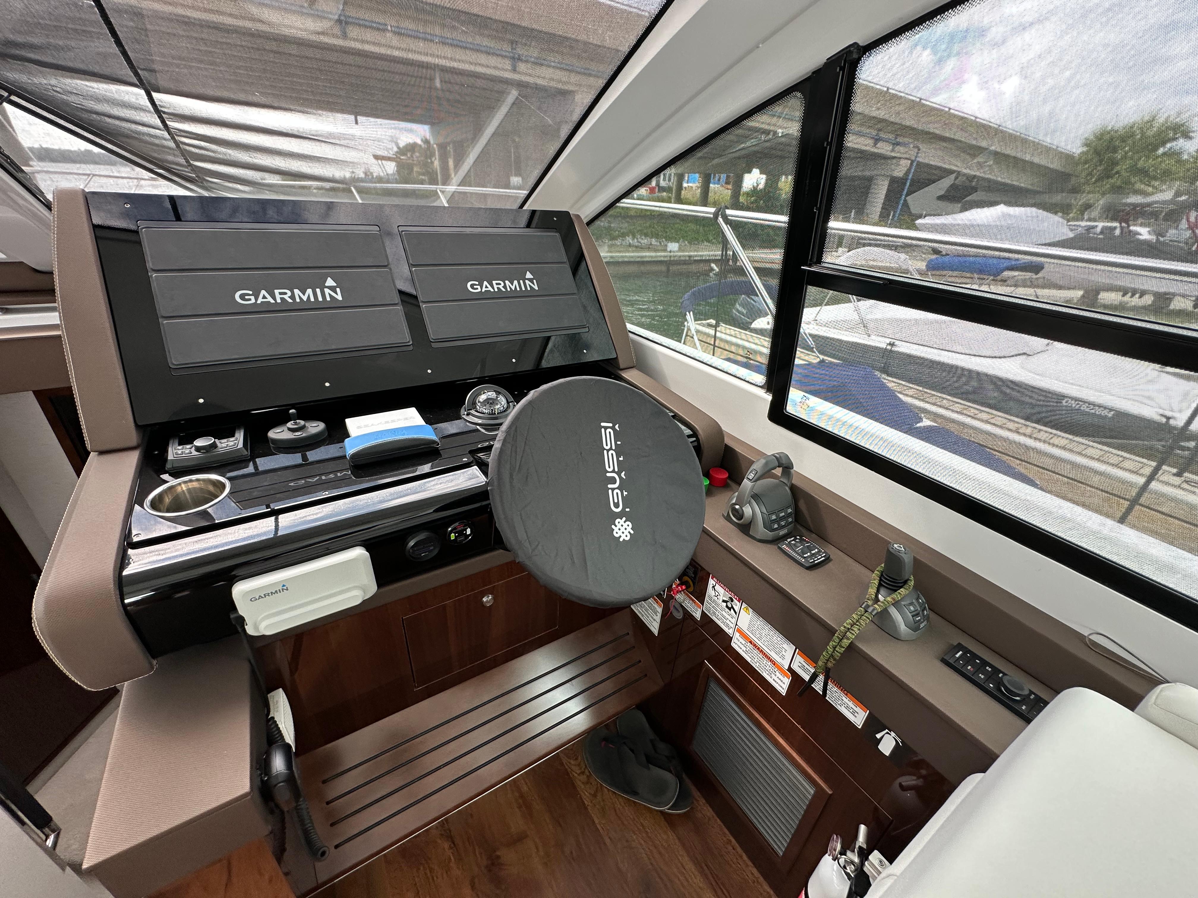 2022-cruisers-yachts-50-cantius-power-9689315-20250220103428333-1_XLARGE