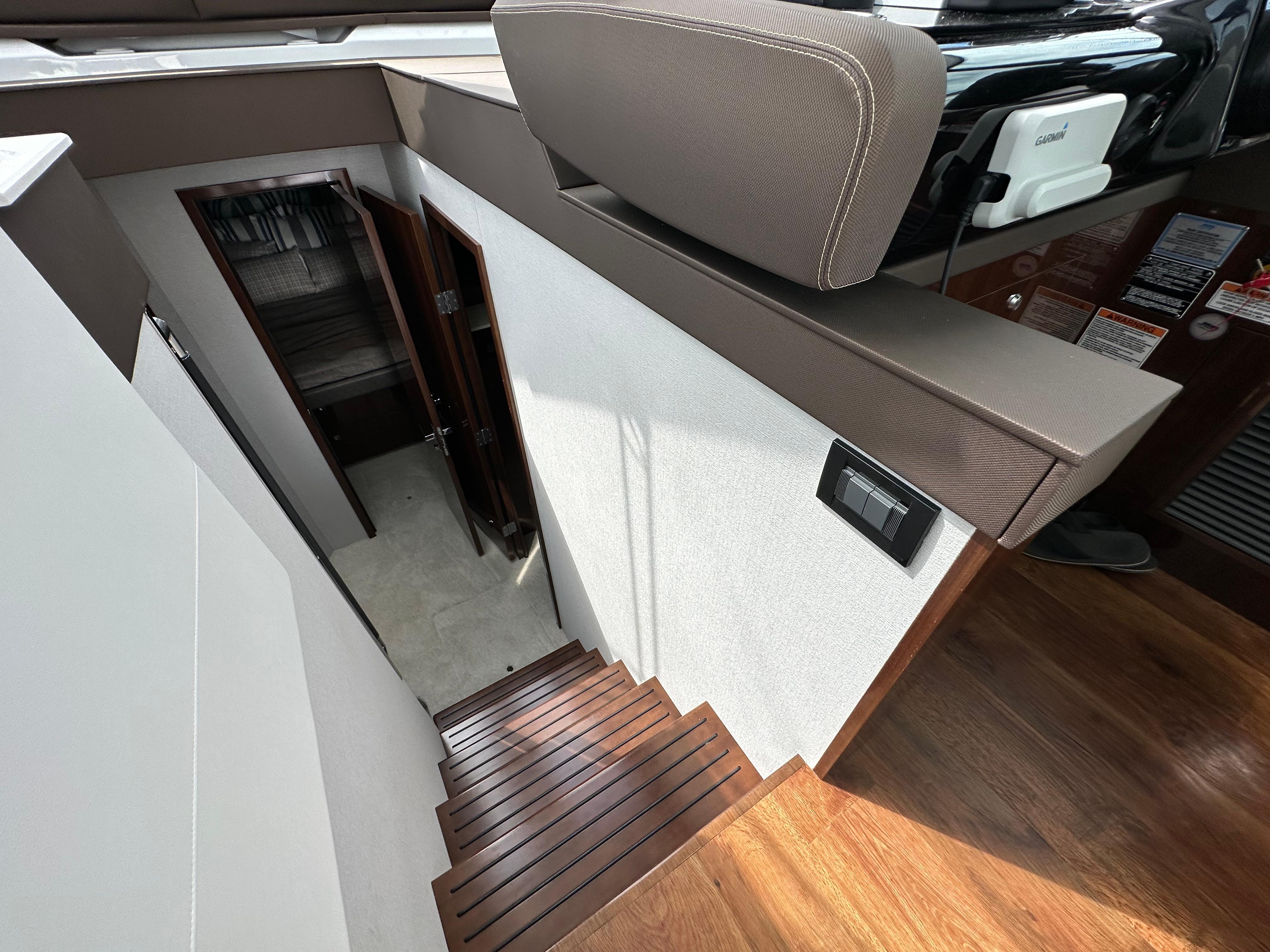 2022-cruisers-yachts-50-cantius-power-9689315-20250220103451981-1_XLARGE